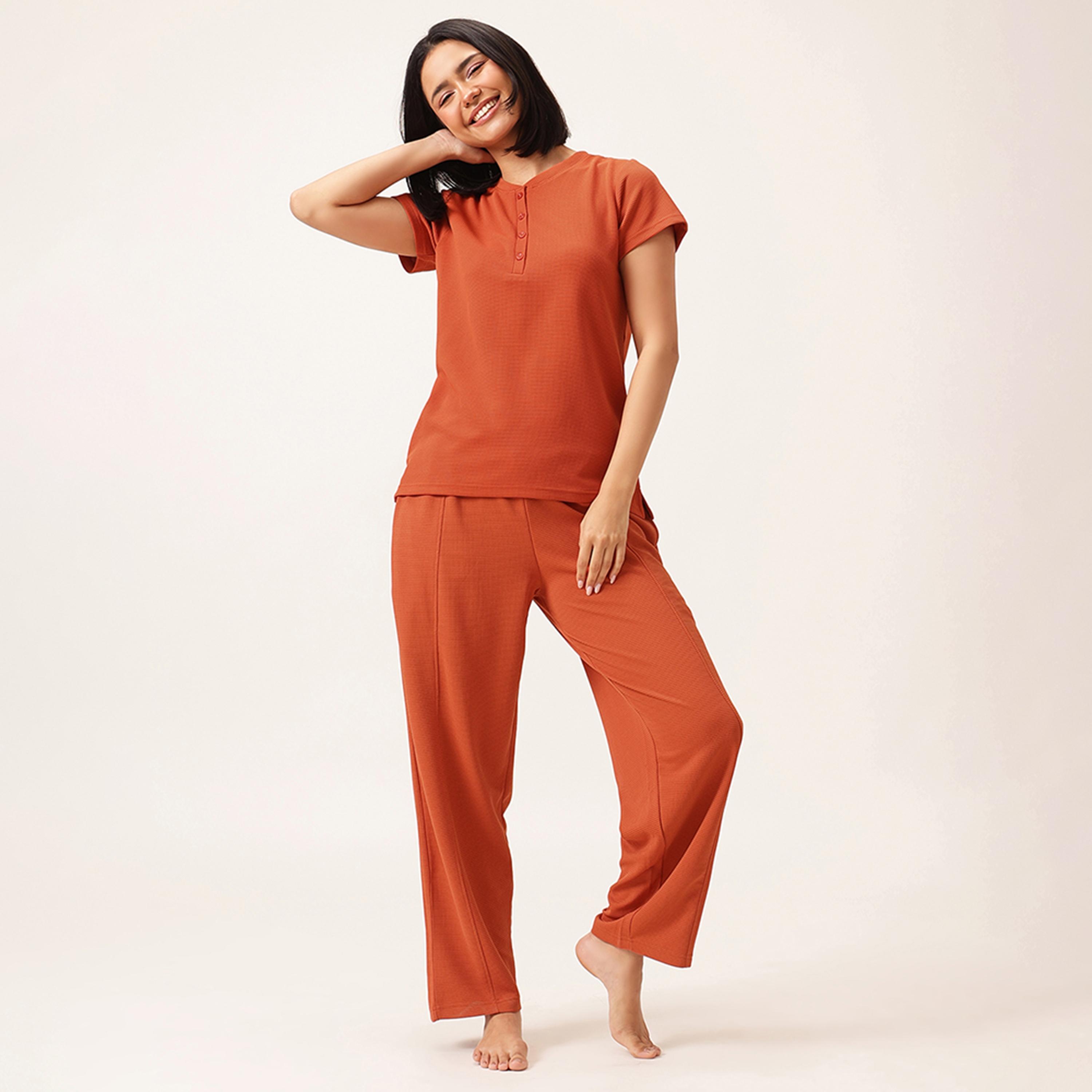 طقم تي شيرت وبيجامة "شيك بيسك" - وافل أحمر قرميدي من كلوفيا-women-clothing-nightwear-pyjamas-longsets-image-1