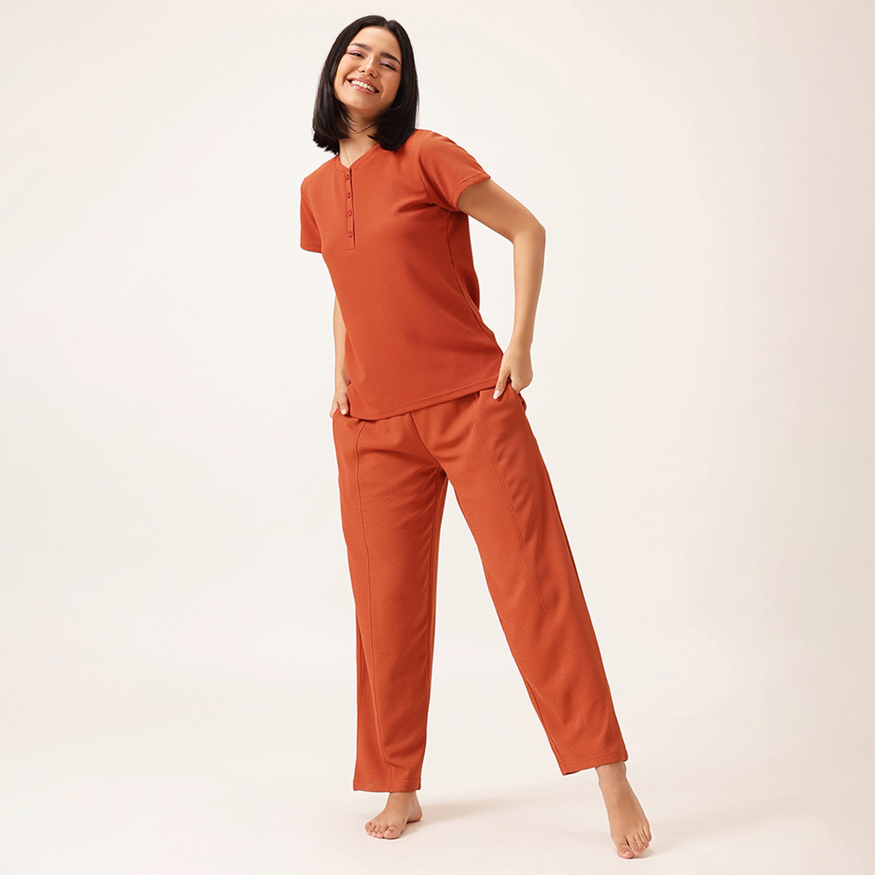 طقم تي شيرت وبيجامة "شيك بيسك" - وافل أحمر قرميدي من كلوفيا-women-clothing-nightwear-pyjamas-longsets-image-3