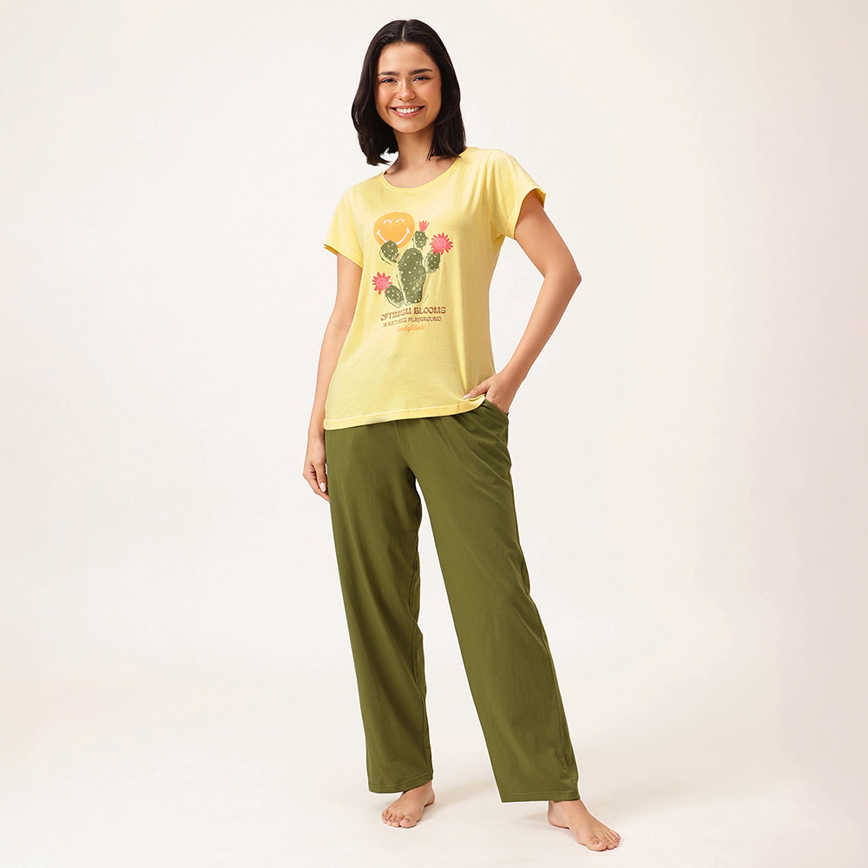 طقم تي شيرت وبيجامة بطبعة كتابية وجرافيكية - أصفر فاتح || أخضر زيتوني من كلوفيا-women-clothing-nightwear-pyjamas-longsets-image-1