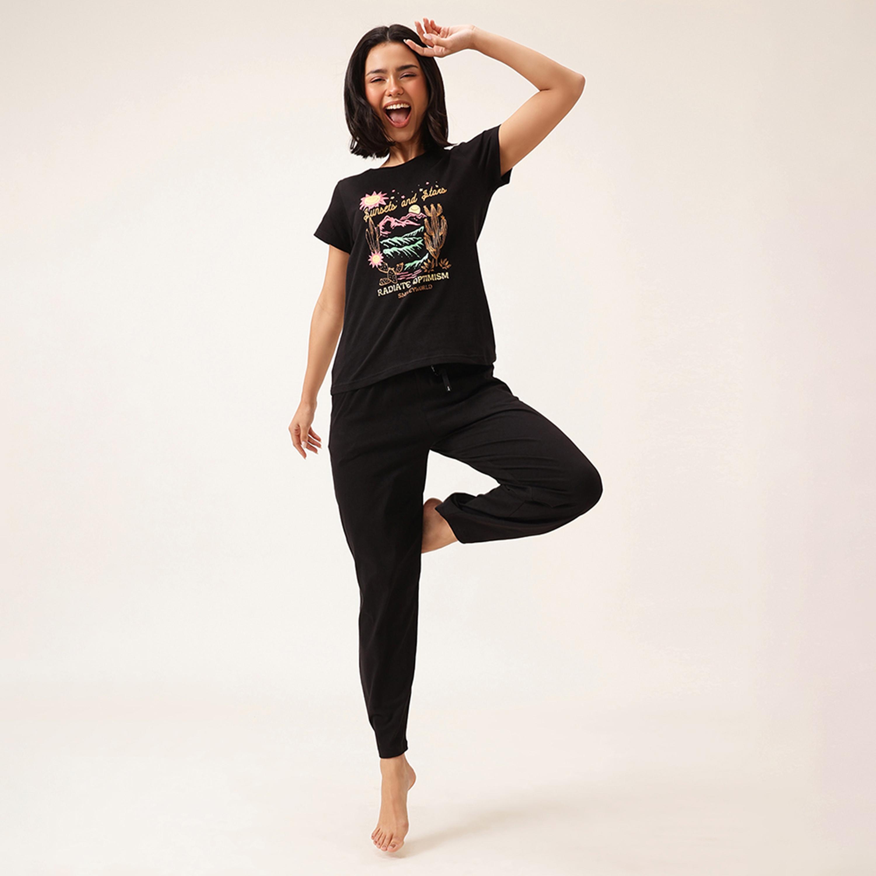 طقم تي شيرت وبيجامة بطبعة كتابية وجرافيكية - 100% قطن أسود من كلوفيا-women-clothing-nightwear-pyjamas-longsets-image-3