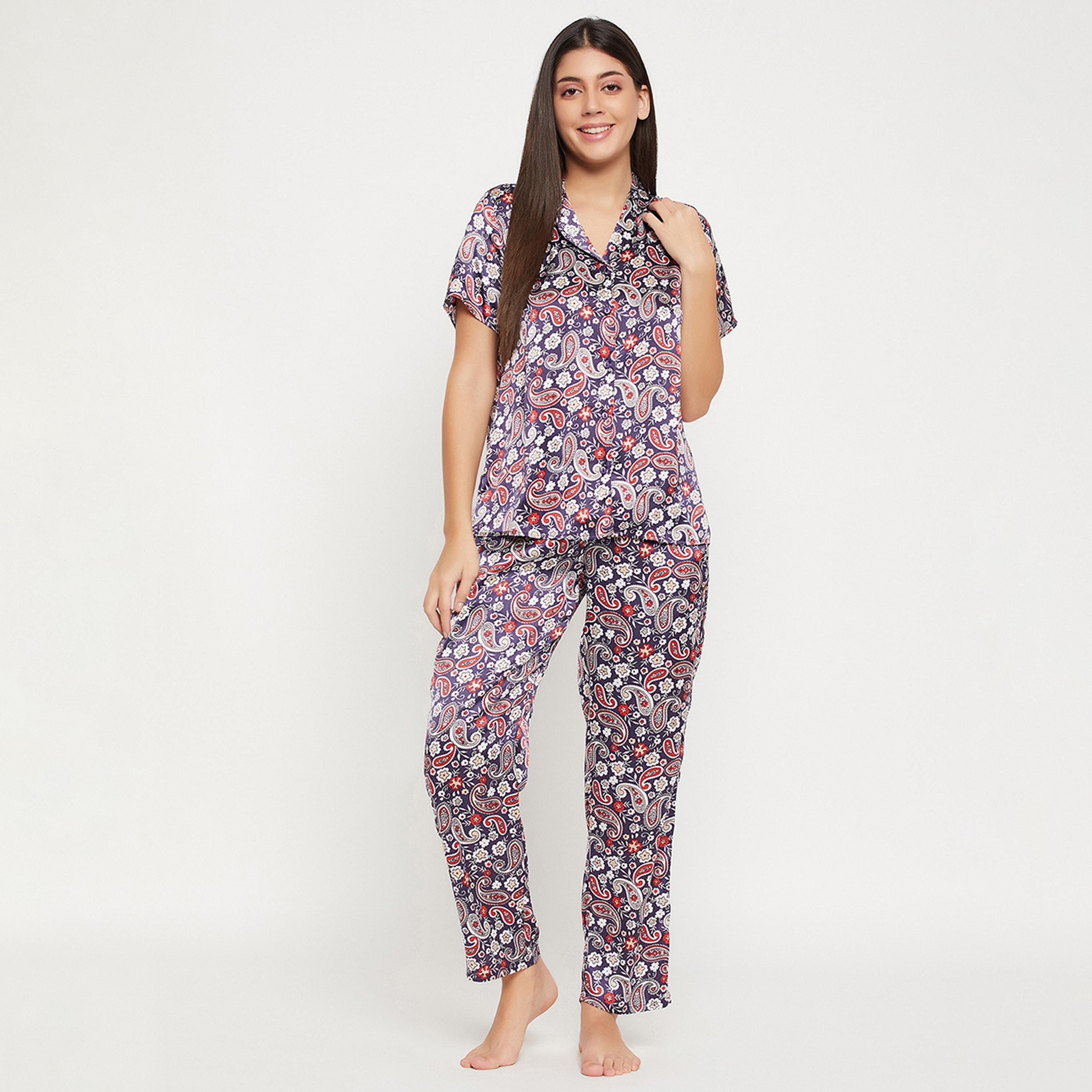 طقم قميص وبيجامة نسائي بأزرار بطبعة بيزلي باللون الأزرق الداكن من كلوفيا - ساتان-women-clothing-nightwear-pyjamas-longsets-image-1
