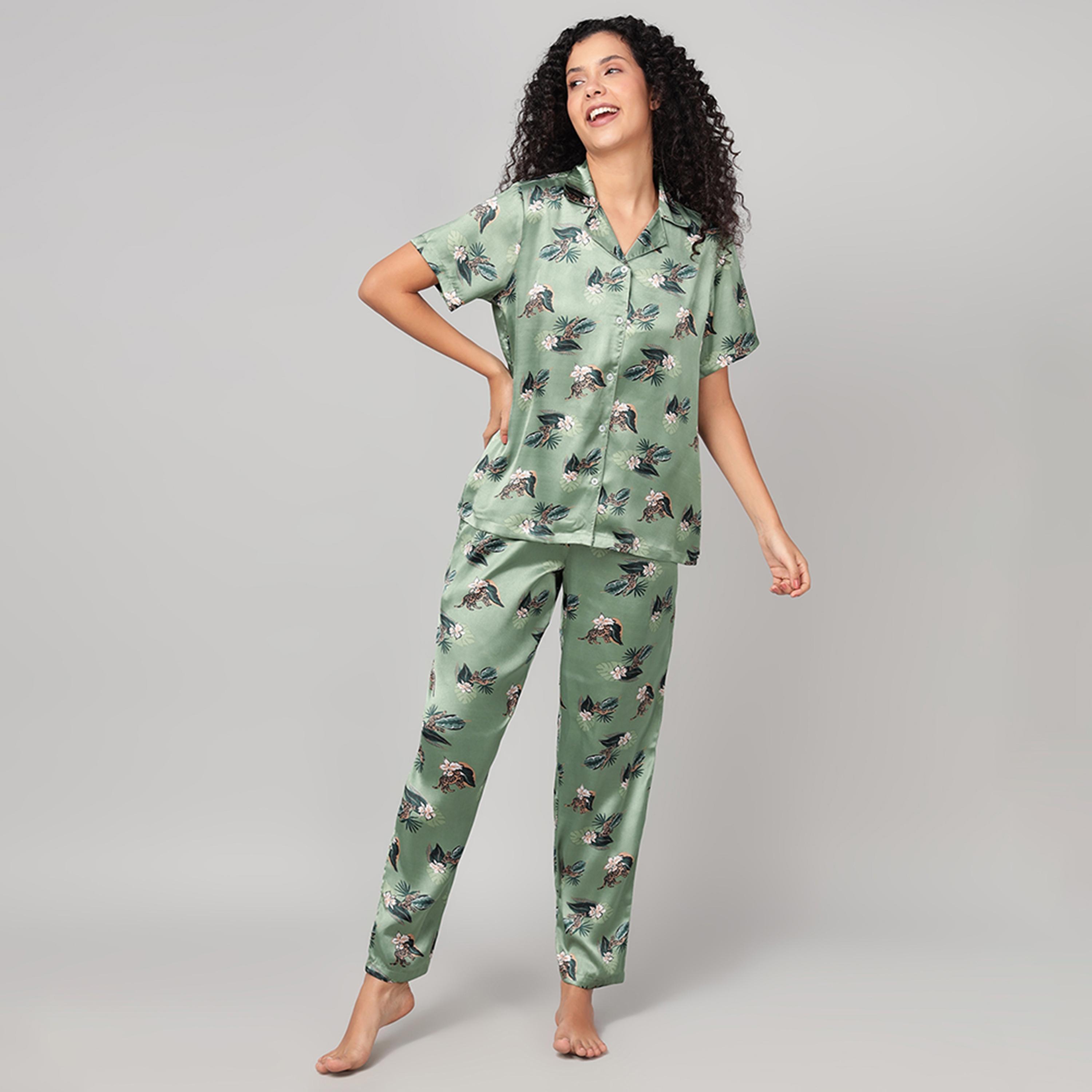 طقم قميص وبيجامة بأزرار "بريتي فلورالز" - ستان أخضر يشمي من كلوفيا-women-clothing-nightwear-pyjamas-longsets-image-1