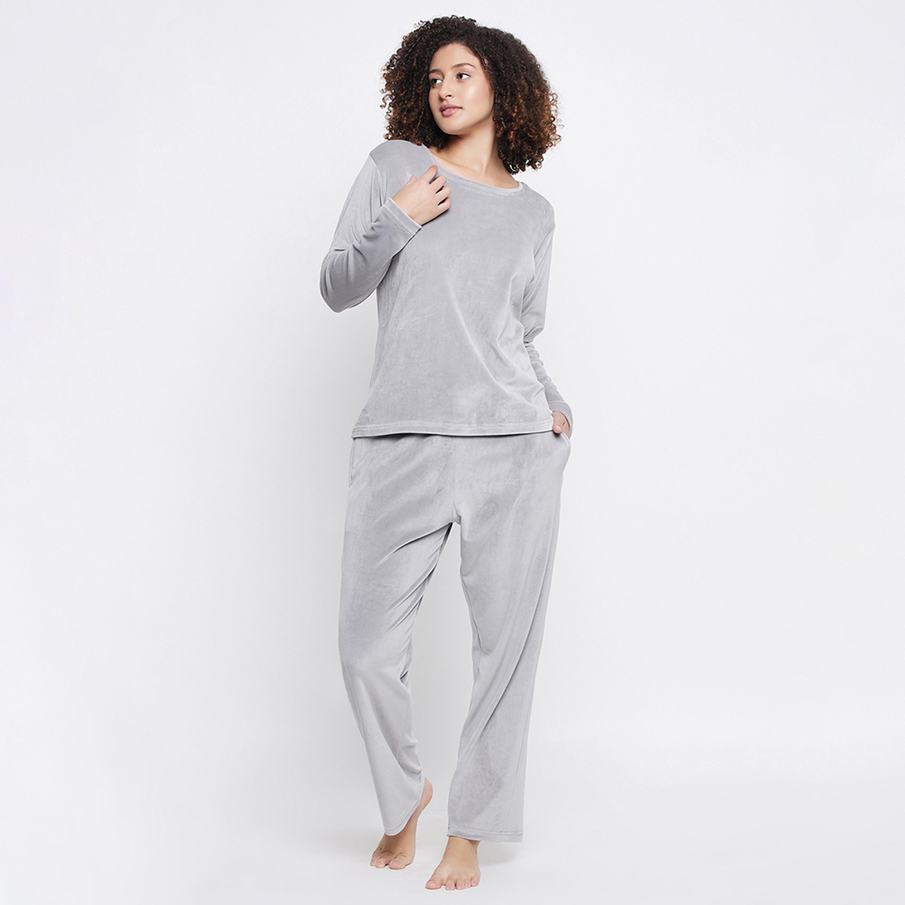 طقم بيجامة وسويت شيرت نسائي أنيق باللون الرمادي الفاتح من كلوفيا - مخملي-women-clothing-nightwear-pyjamas-longsets-image-1