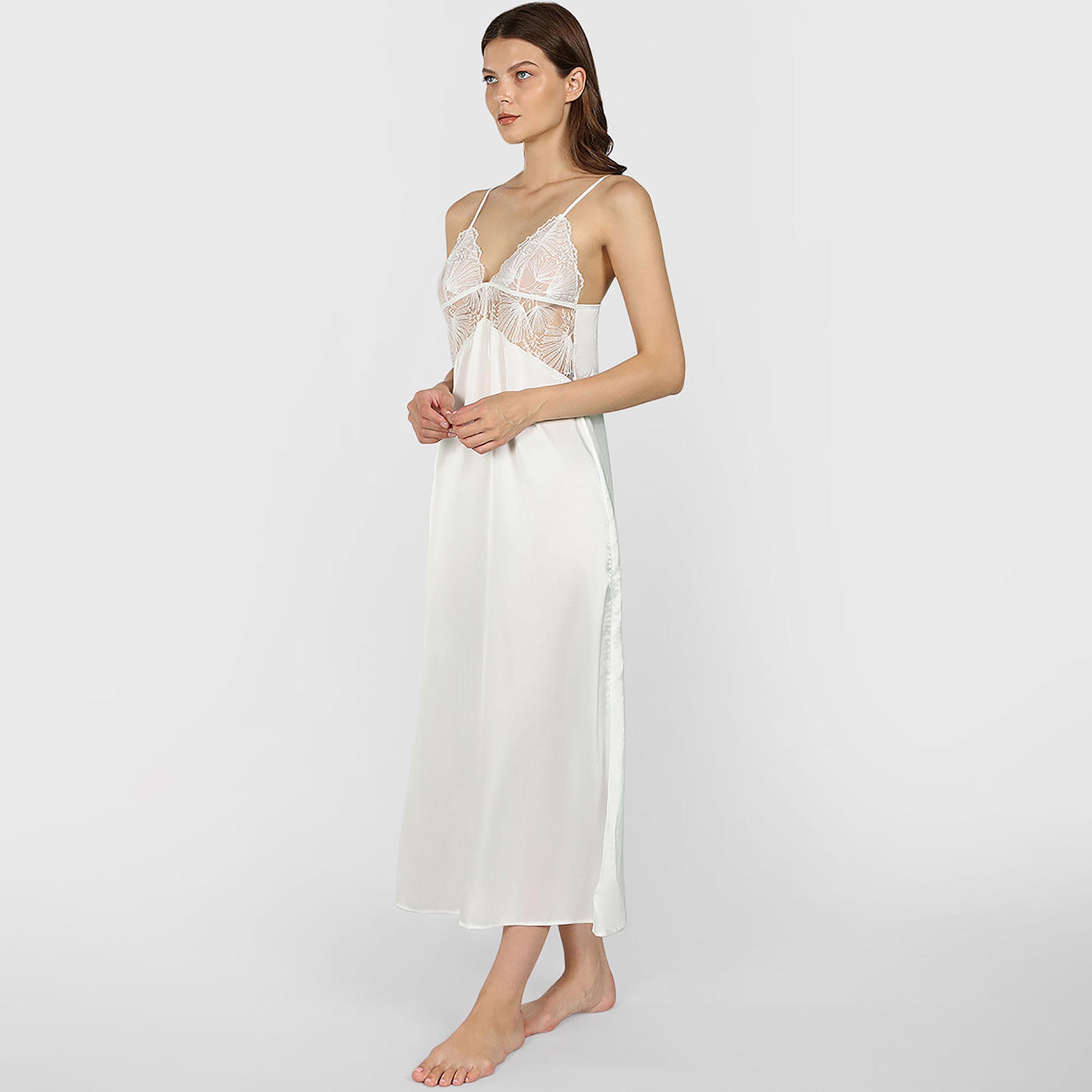 فستان داخلي نسائي من الدانتيل بحمالات وبلا أكمام من إيسلا اند إيفي-women-clothing-nightwear-nighties-image-3