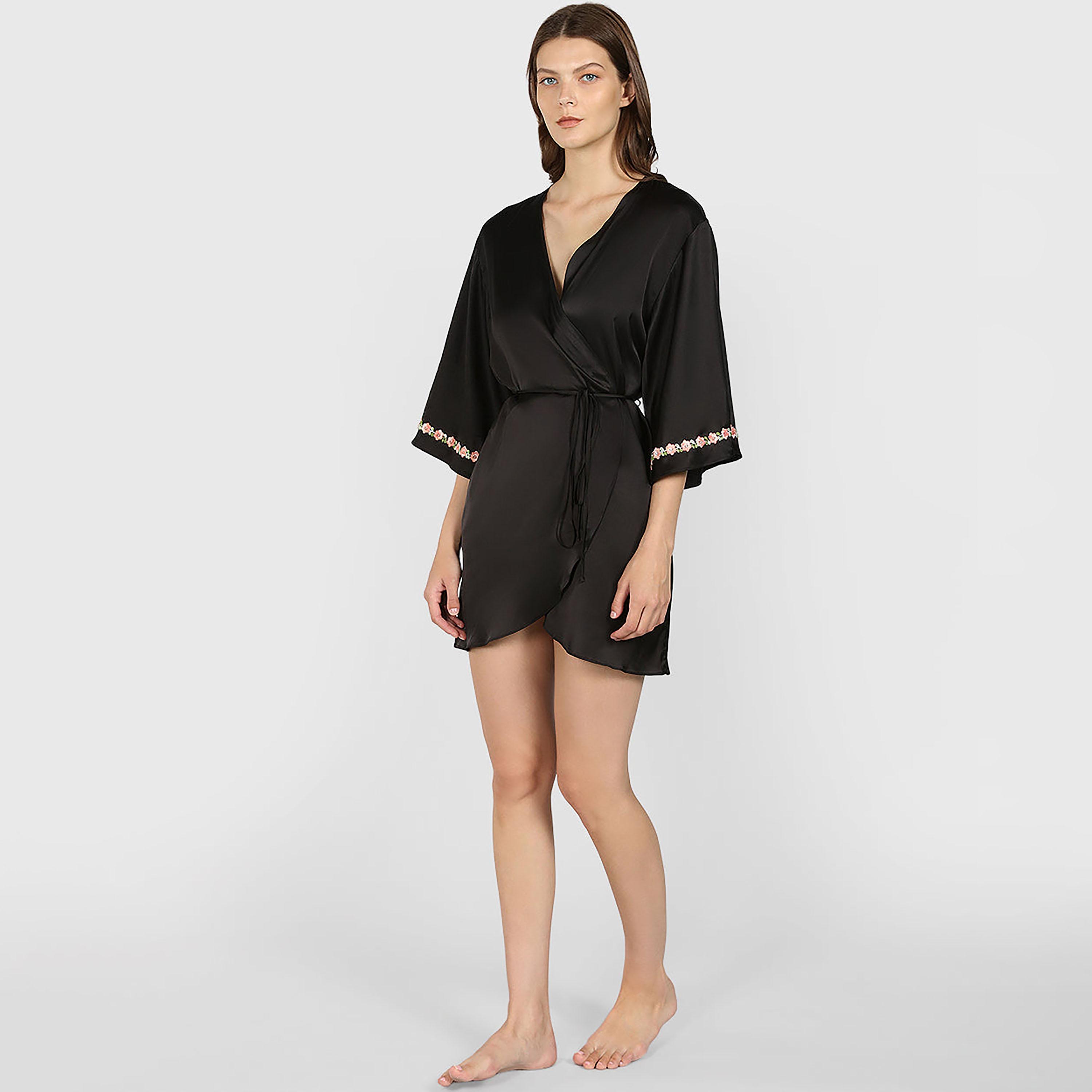 روب نسائي من الدانتيل بياقة على شكل حرف V وأكمام ثلاثة أرباع من إيسلا اند إيفي-women-clothing-nightwear-robes-image-3
