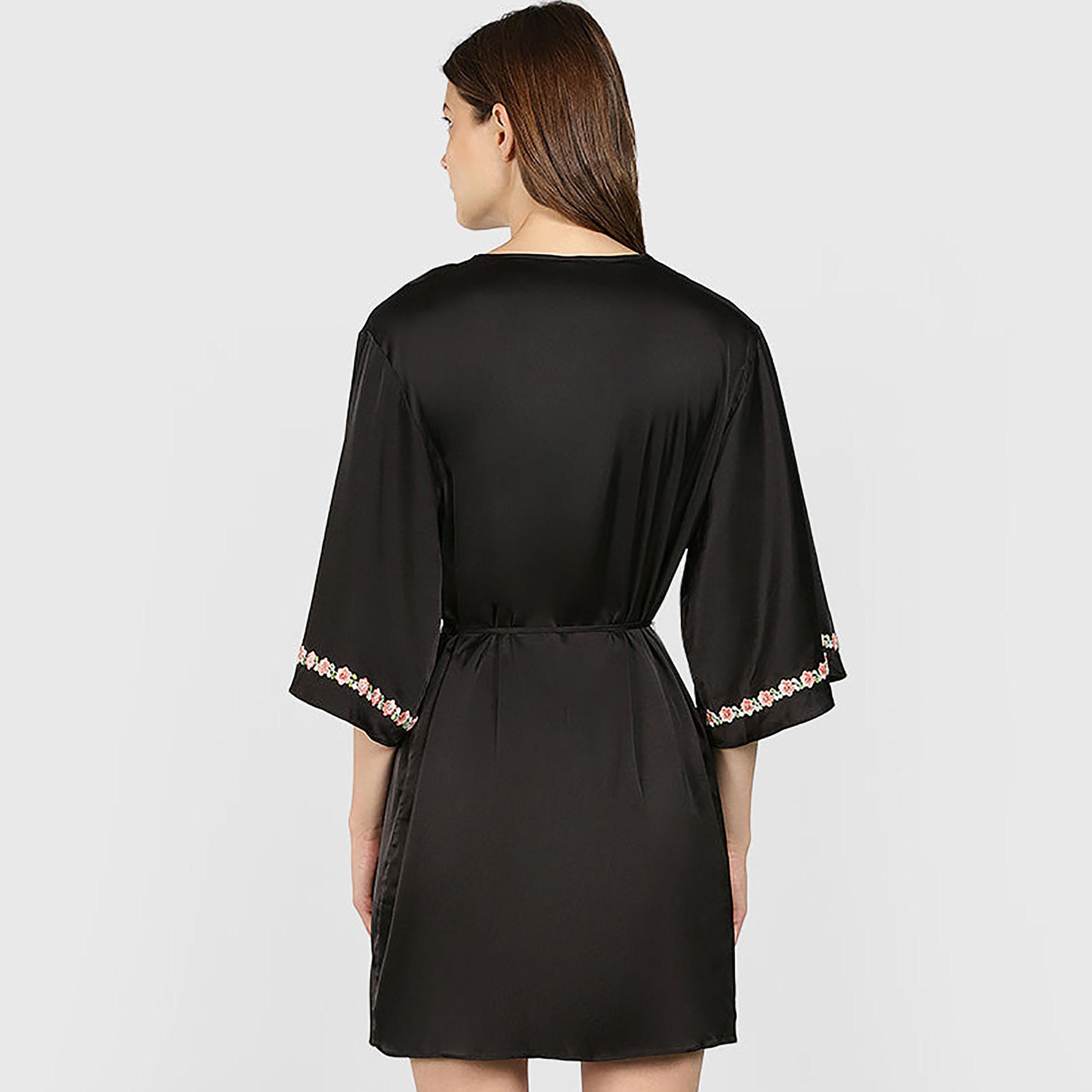 روب نسائي من الدانتيل بياقة على شكل حرف V وأكمام ثلاثة أرباع من إيسلا اند إيفي-women-clothing-nightwear-robes-image-4