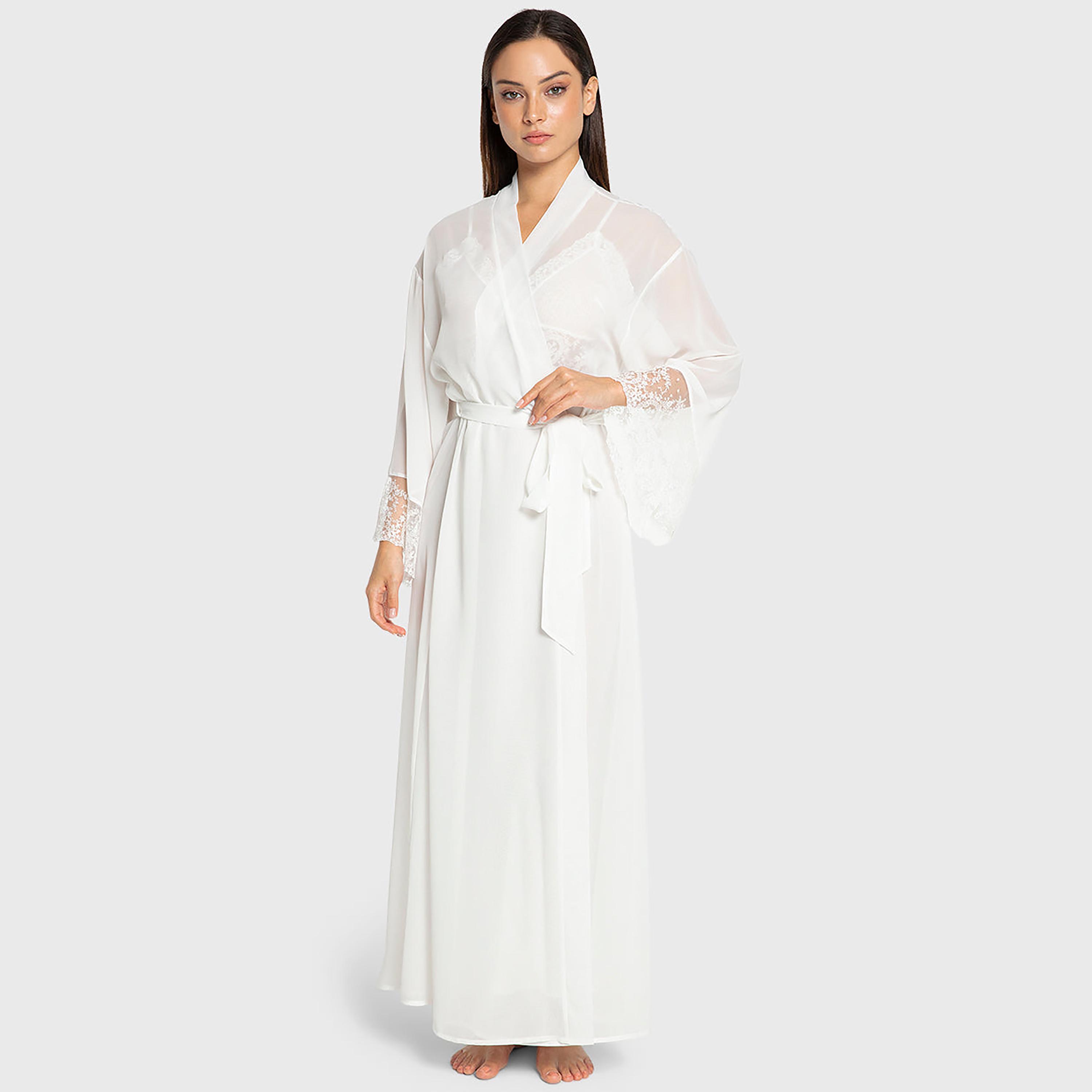 روب نسائي بأكمام واسعة وفتحة رقبة سبعة وحواف دانتيل زهور من إيسلا آند إيفي-women-clothing-nightwear-robes-image-1