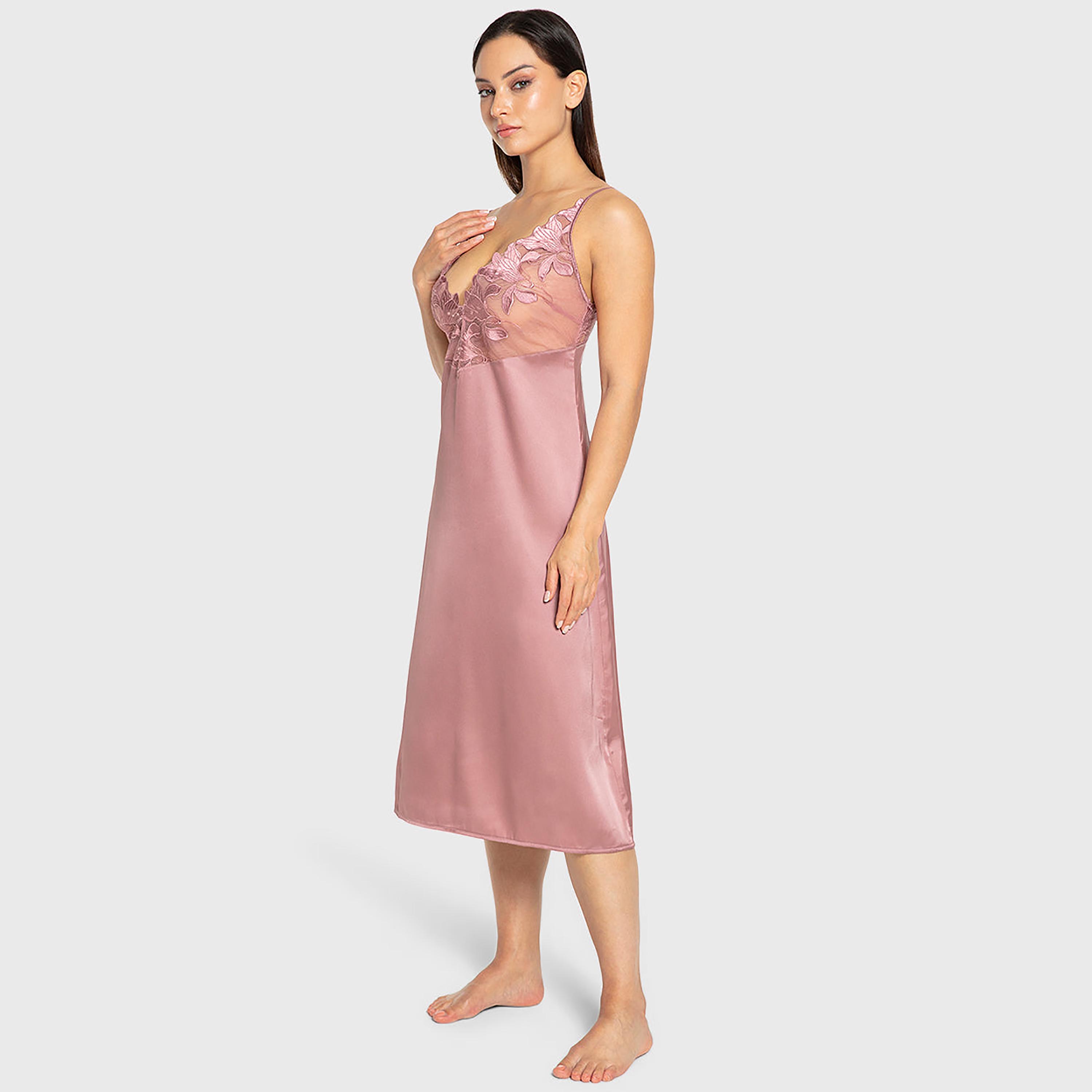 فستان نوم نسائي نايت دريس مطرز بالزهور وحمالات رفيعة من إيسلا آند إيفي-women-clothing-nightwear-nighties-image-2