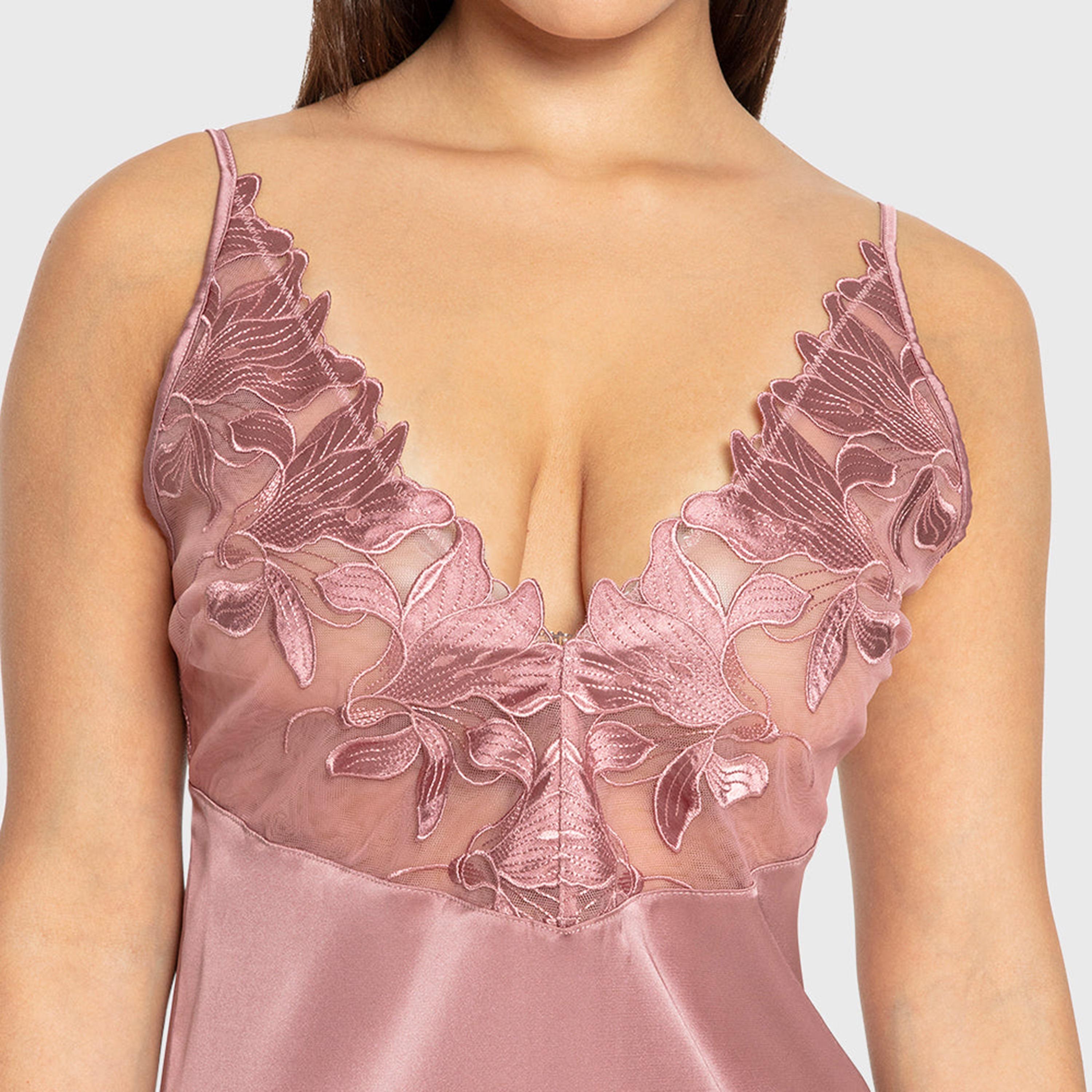 فستان نوم نسائي نايت دريس مطرز بالزهور وحمالات رفيعة من إيسلا آند إيفي-women-clothing-nightwear-nighties-image-4