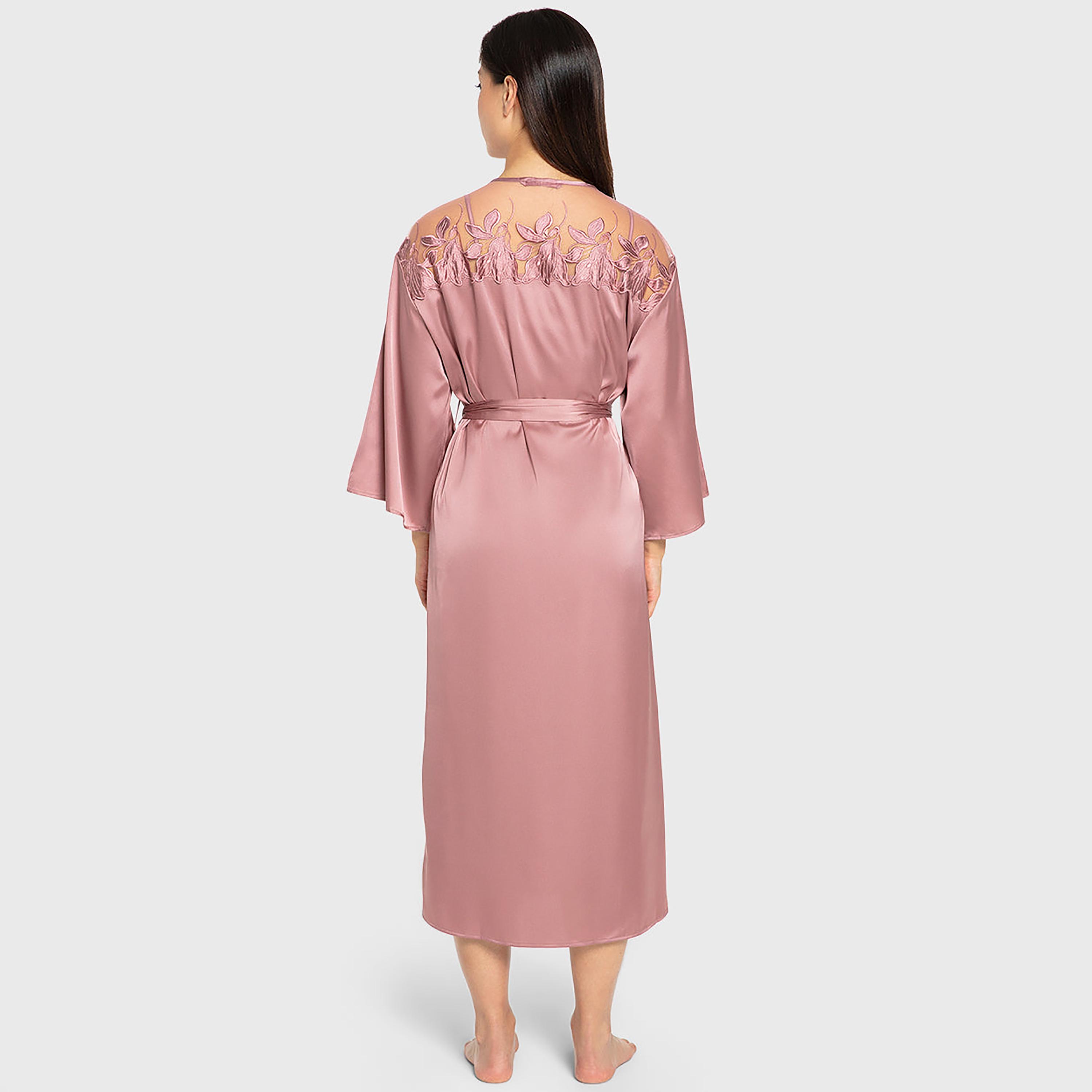روب نسائي بأكمام واسعة وفتحة رقبة سبعة وتطريز زهور من إيسلا آند إيفي-women-clothing-nightwear-robes-image-3