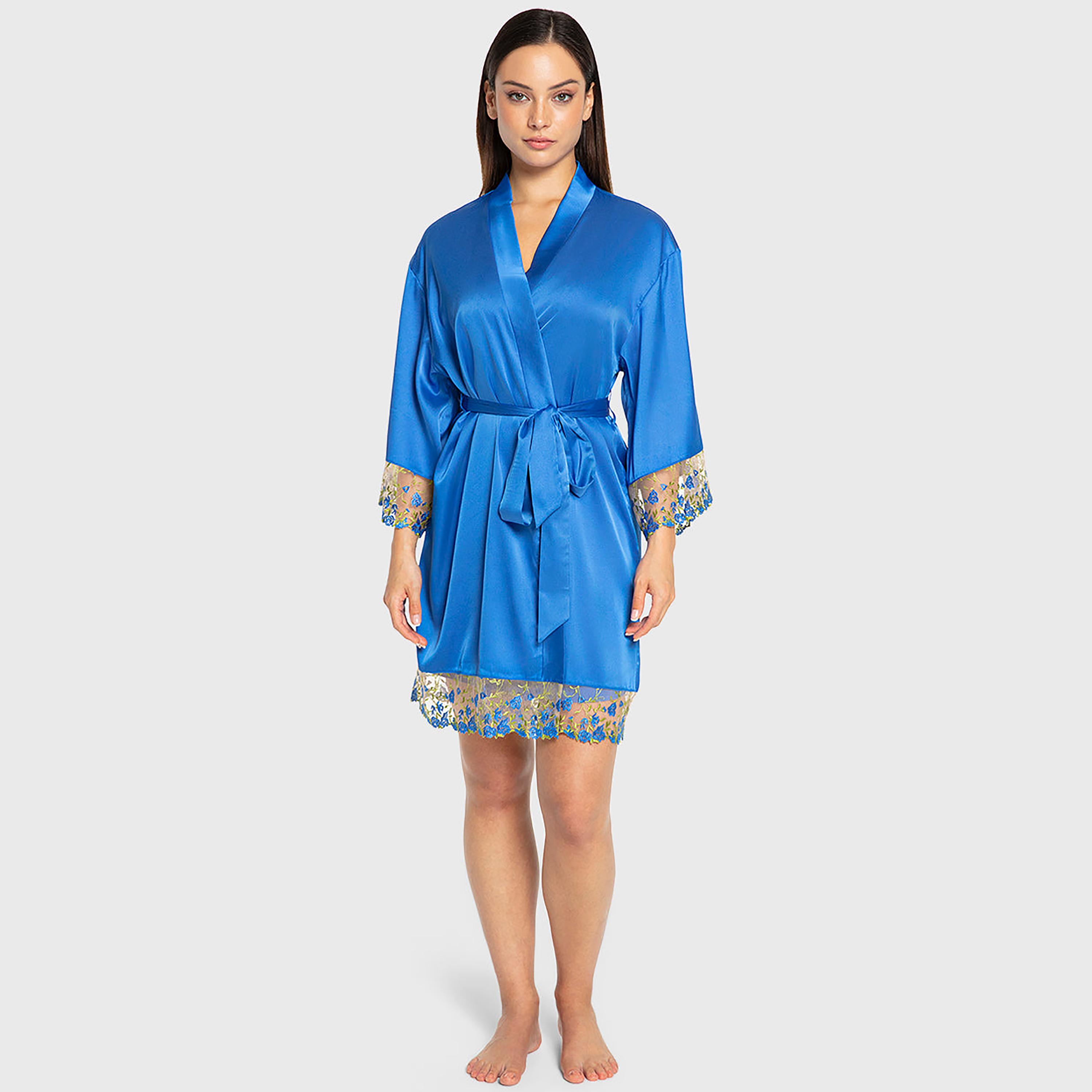 روب نسائي بأكمام واسعة وفتحة رقبة سبعة وتطريز زهور من إيسلا آند إيفي-women-clothing-nightwear-robes-image-1