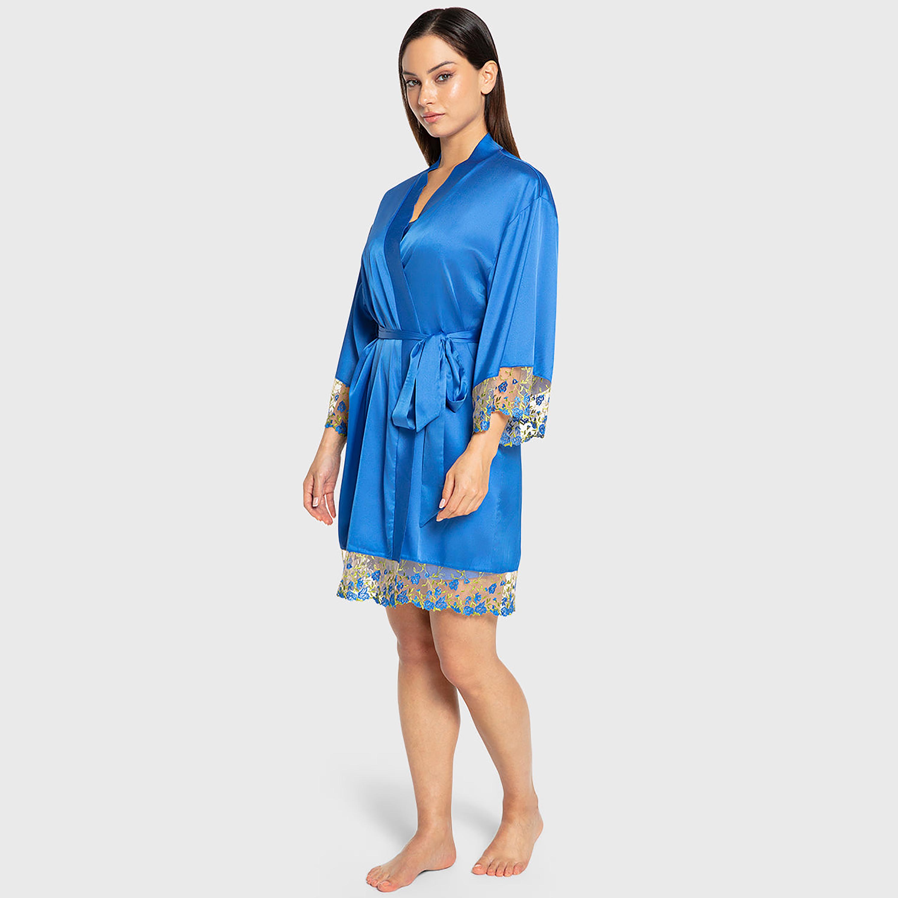 روب نسائي بأكمام واسعة وفتحة رقبة سبعة وتطريز زهور من إيسلا آند إيفي-women-clothing-nightwear-robes-image-2