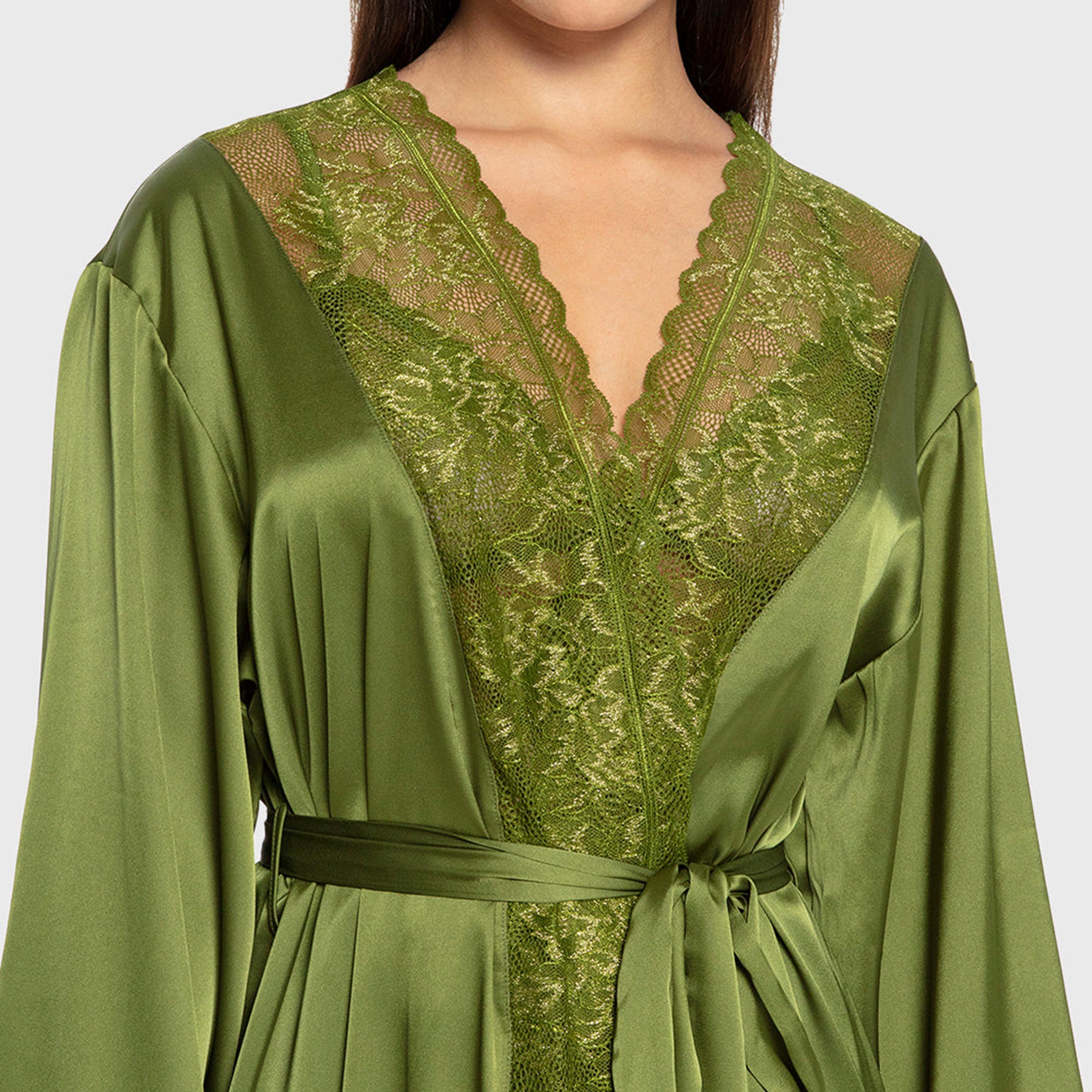 روب نسائي بأكمام واسعة وفتحة رقبة سبعة من الدانتيل من إيسلا آند إيفي-women-clothing-nightwear-robes-image-4