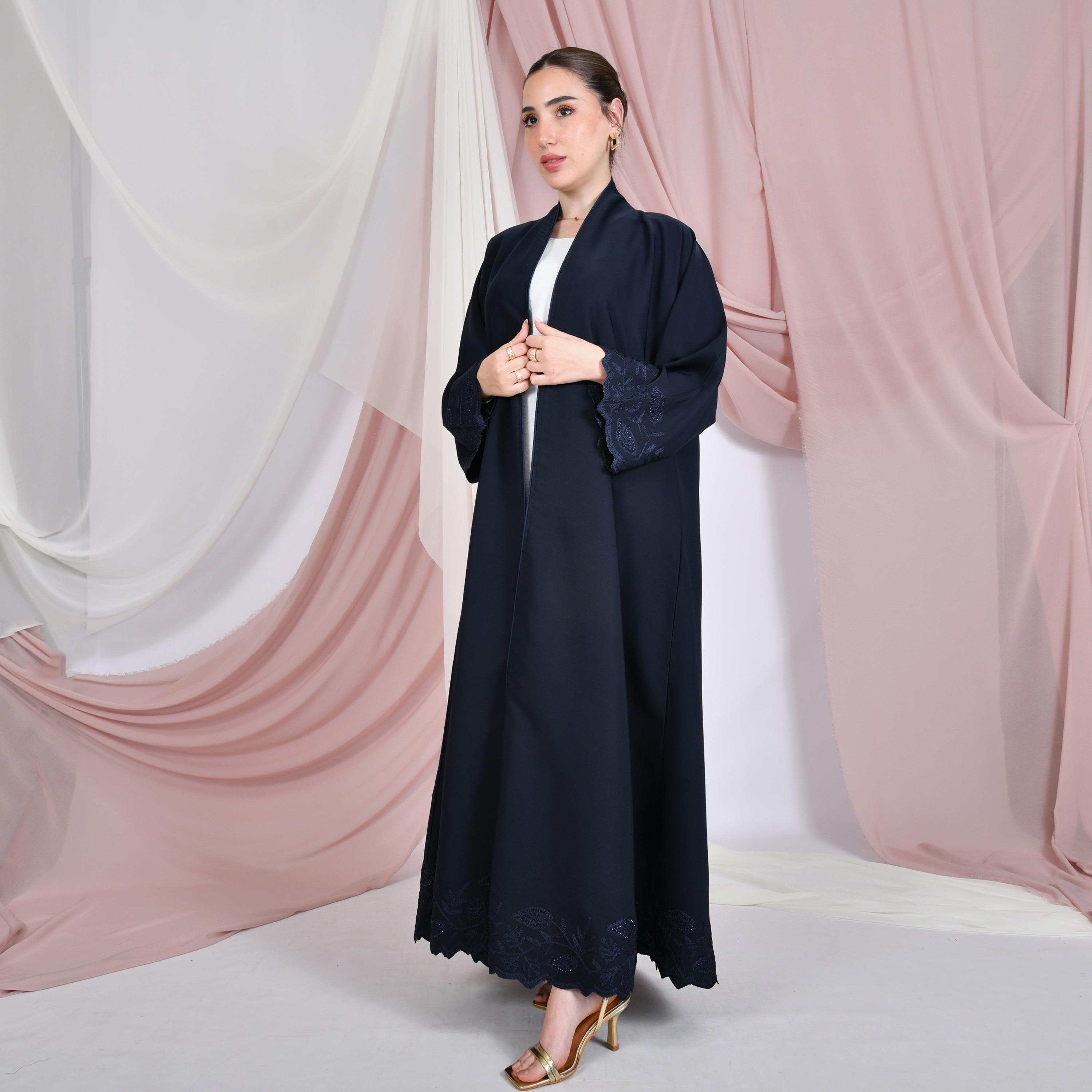 عباية نسائية كتان بقصة ربع دائرة بأكمام واسعة مزينة بتطريز على شكل صدف من حوراء.-women-arabicclothing-abayas-image-1