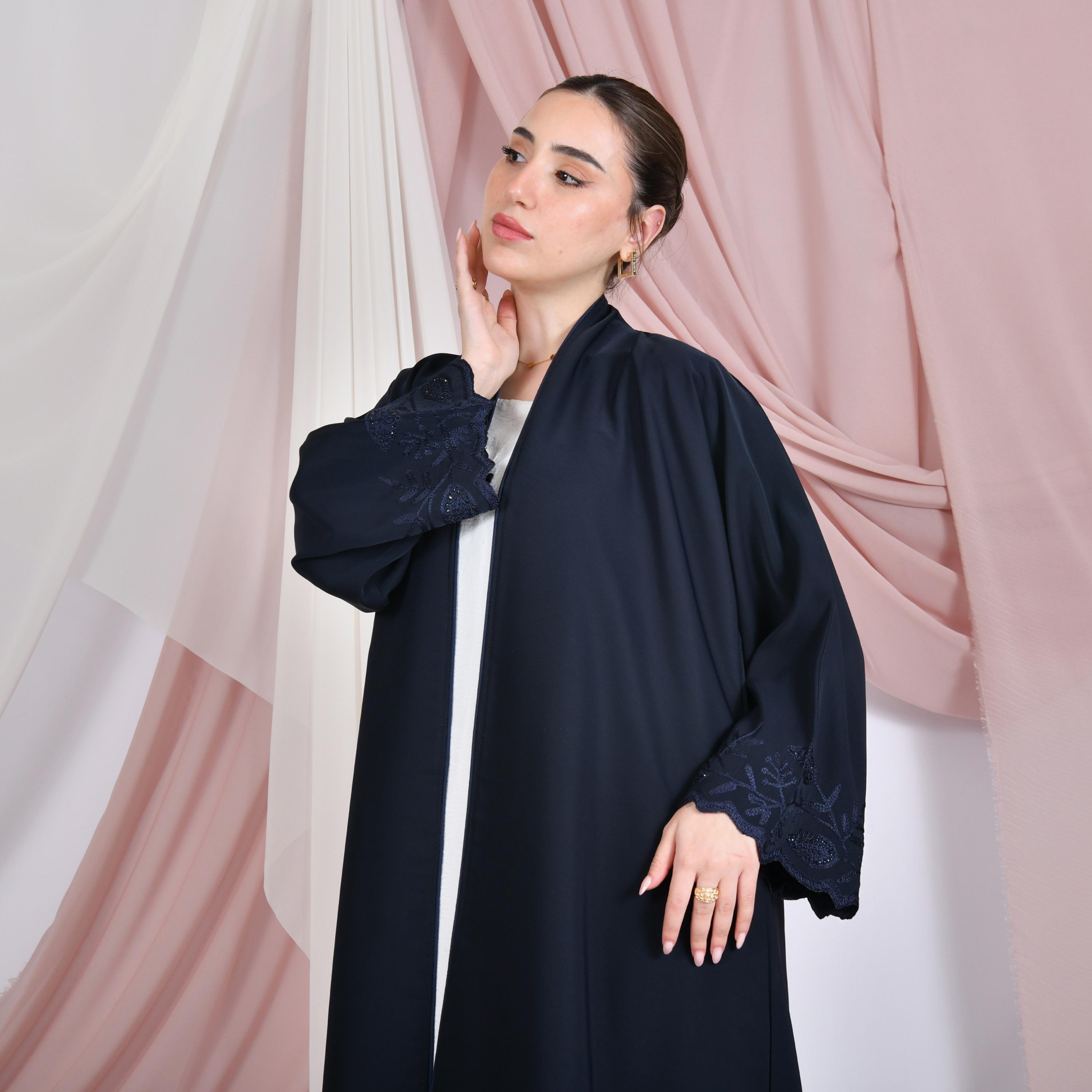 عباية نسائية كتان بقصة ربع دائرة بأكمام واسعة مزينة بتطريز على شكل صدف من حوراء.-women-arabicclothing-abayas-image-2
