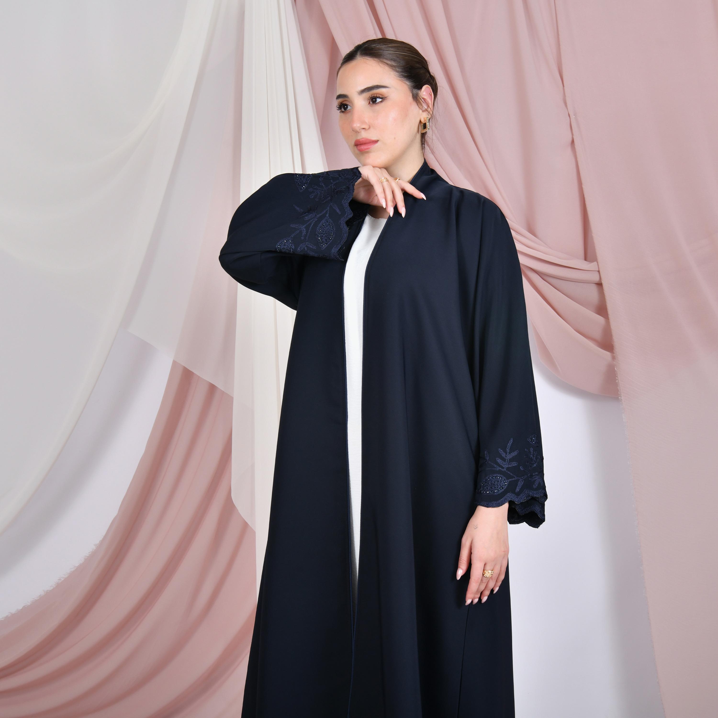 عباية نسائية كتان بقصة ربع دائرة بأكمام واسعة مزينة بتطريز على شكل صدف من حوراء.-women-arabicclothing-abayas-image-5