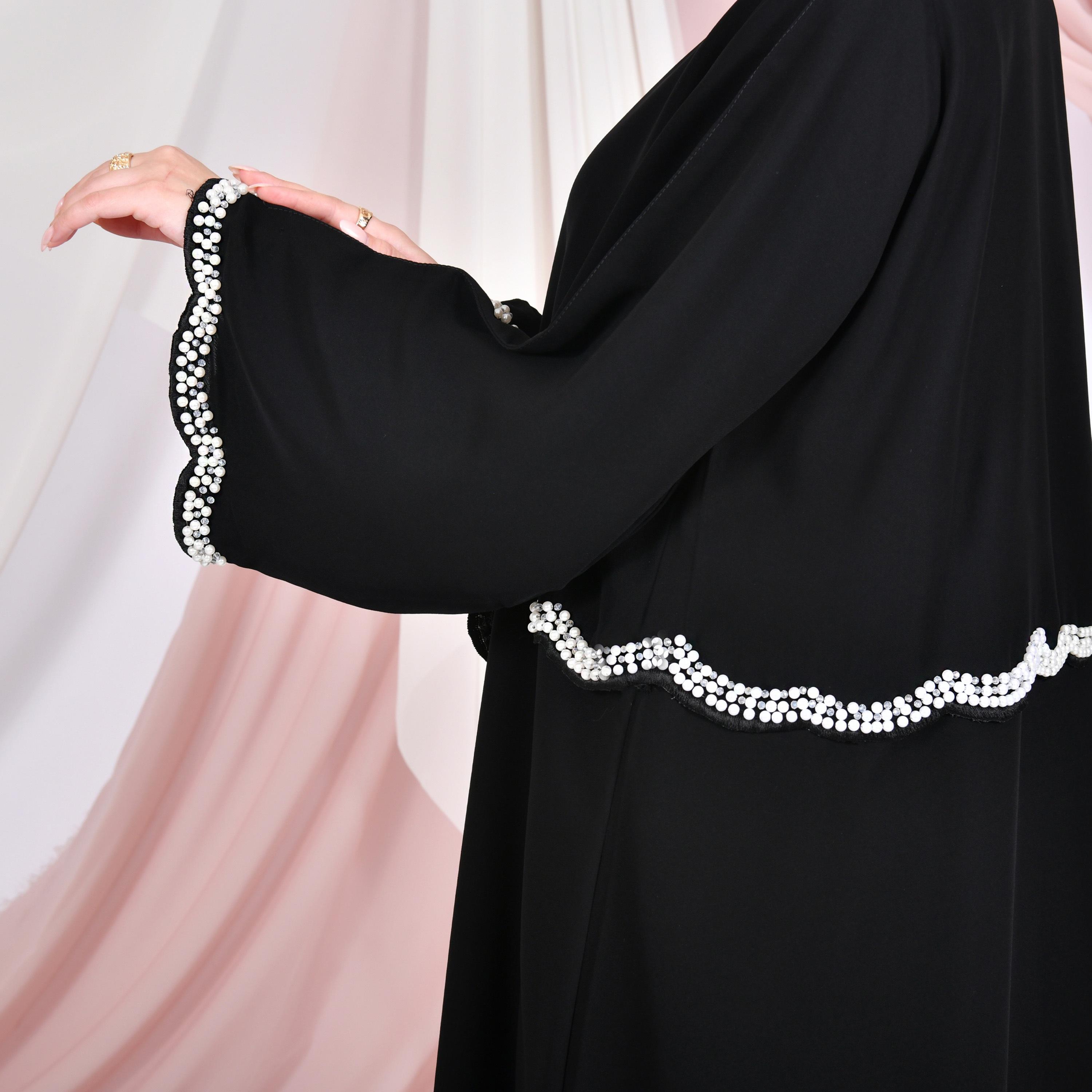 عباية نسائية كتان باللون الأسود بأكمام واسعة مزينة بتفاصيل لؤلؤية وتطريز على شكل صدف من حوراء.-women-arabicclothing-abayas-image-3