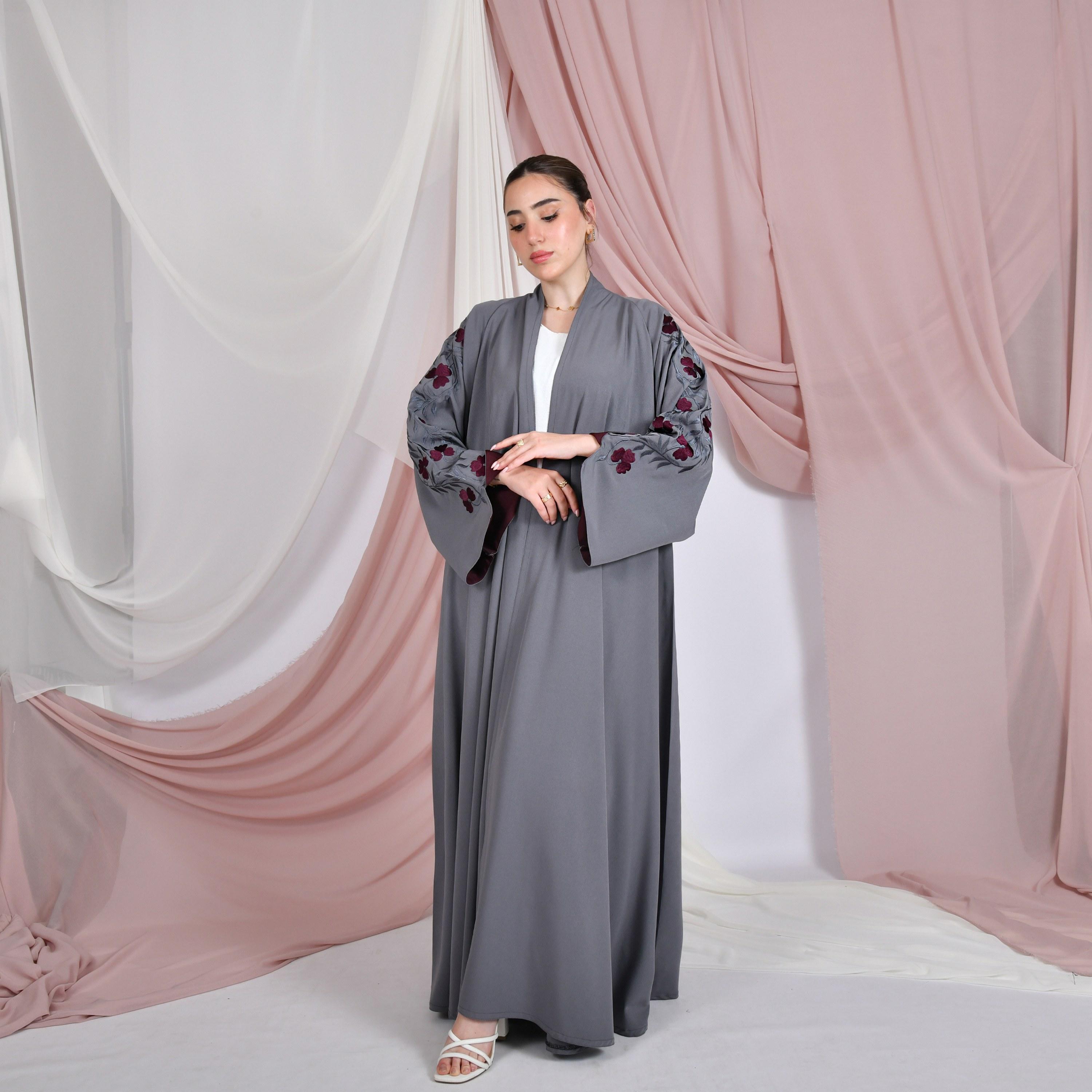 عباية نسائية من الكتان مطرزة بالزهور بأكمام واسعة بفتحات من حوراء-women-arabicclothing-abayas-image-1