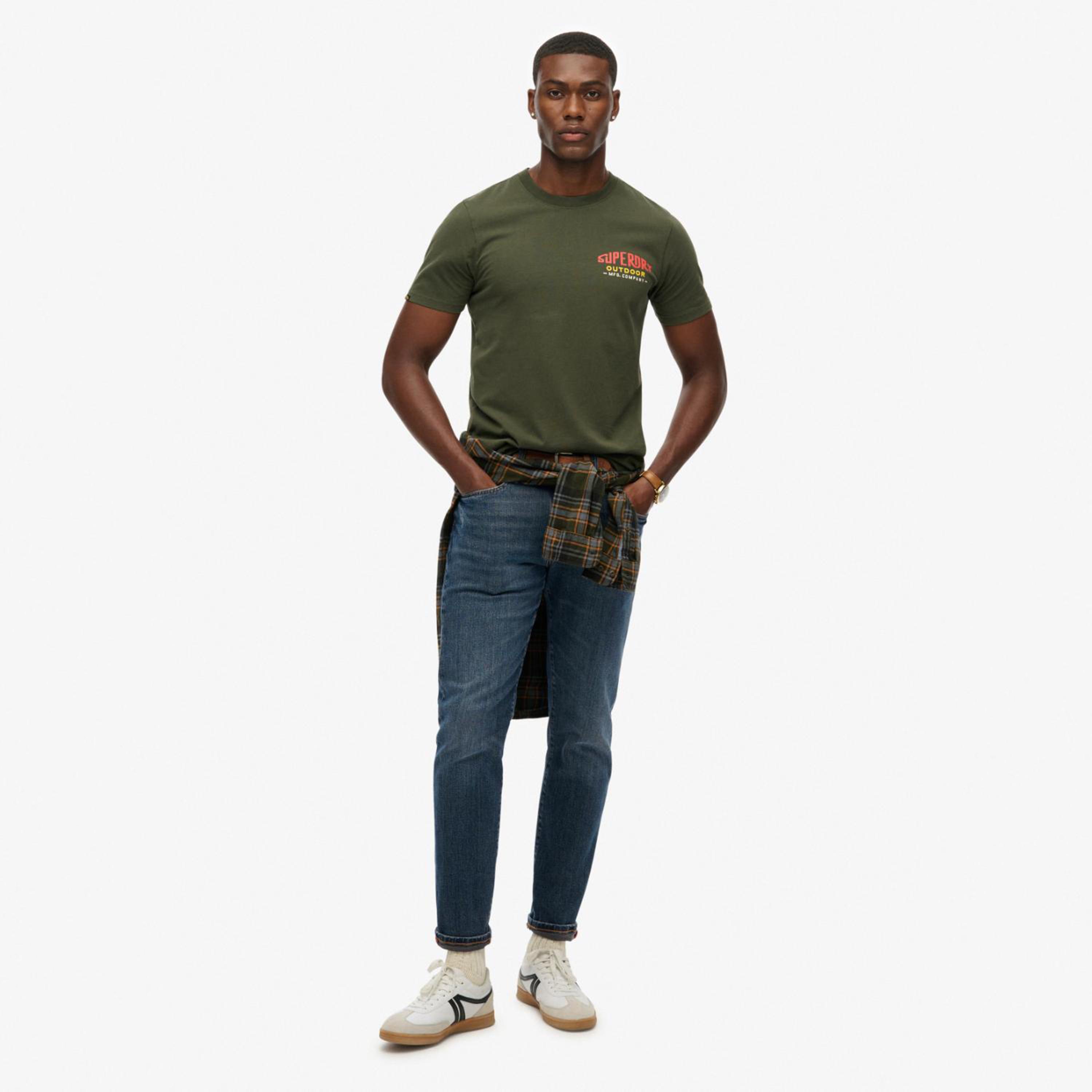 تي شيرت رجالي برقبة دائرية وأكمام قصيرة بشعار من سوبردراي-men-clothing-tshirtsandpolos-tshirts-image-2