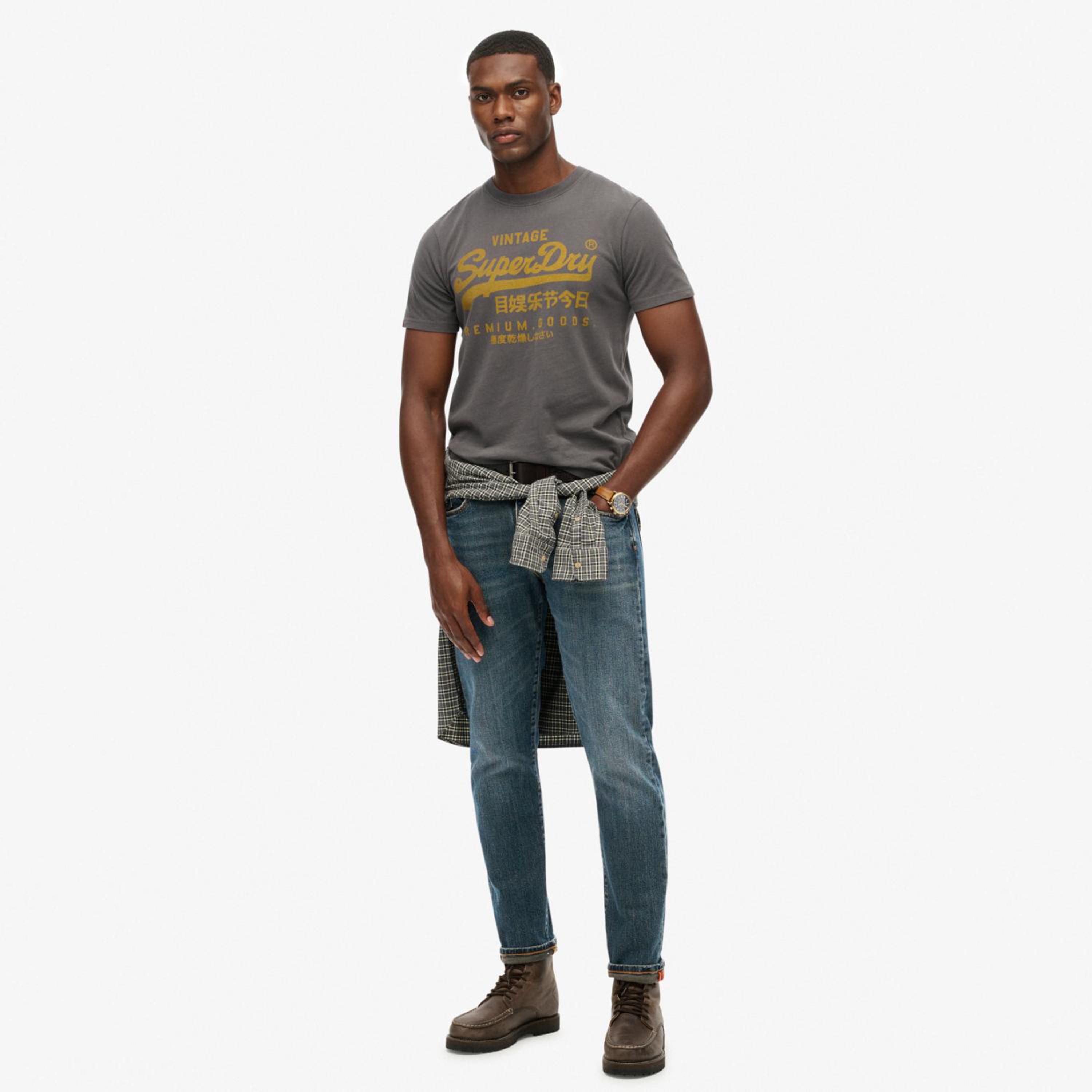 تي شيرت رجالي برقبة دائرية وأكمام قصيرة بشعار من سوبردراي-men-clothing-tshirtsandpolos-tshirts-image-2