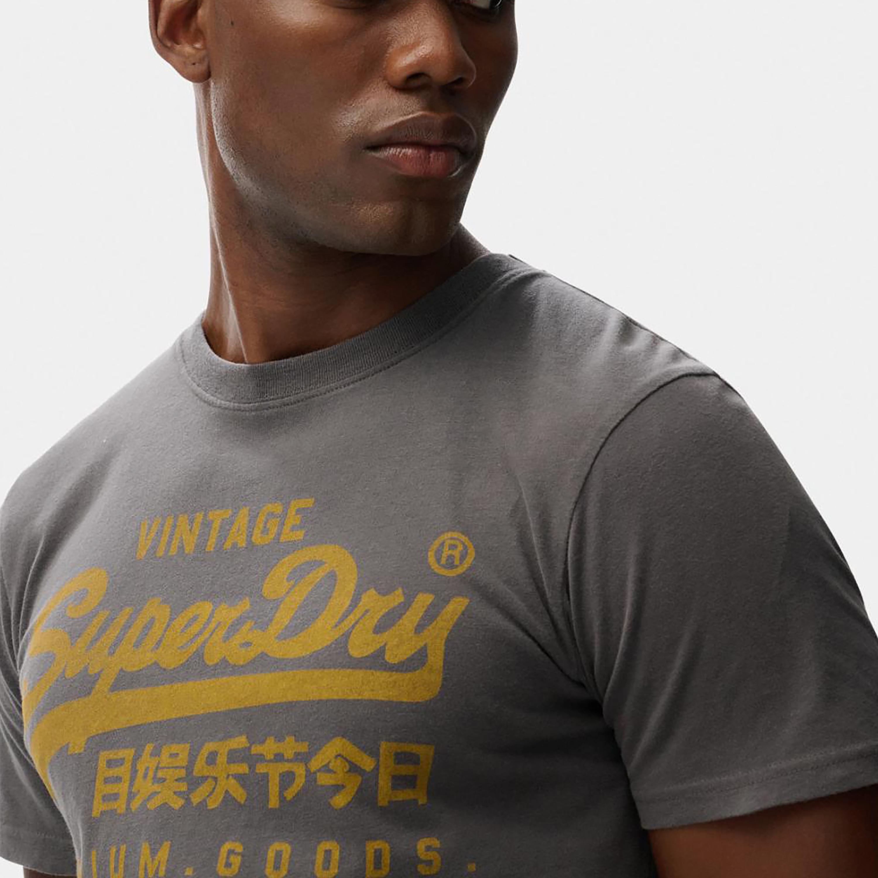 تي شيرت رجالي برقبة دائرية وأكمام قصيرة بشعار من سوبردراي-men-clothing-tshirtsandpolos-tshirts-image-4