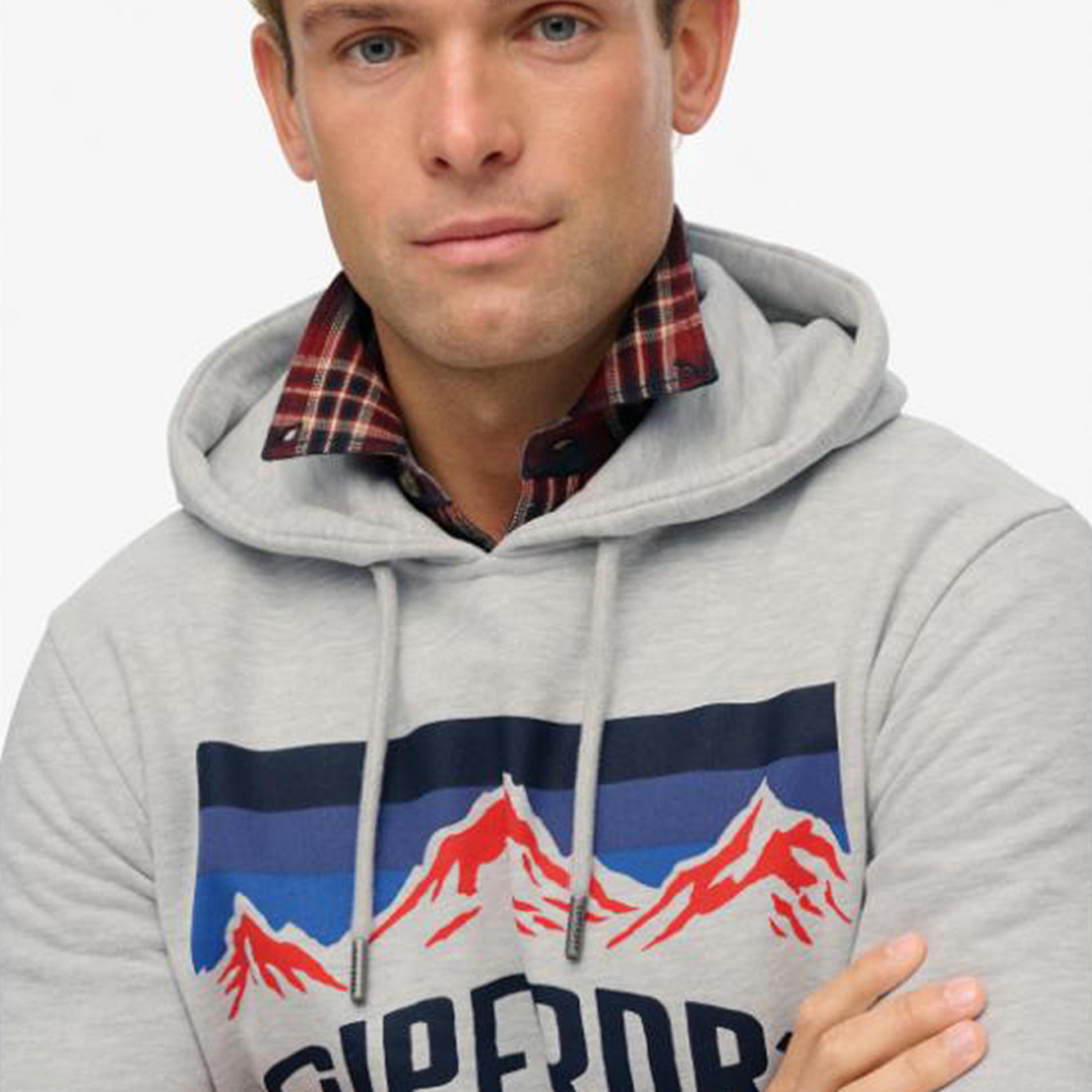 هودي رجالي بأكمام طويلة، بطبعة جرافيك من سوبردراي-men-winterwear-hoodiesandsweatshirts-image-3