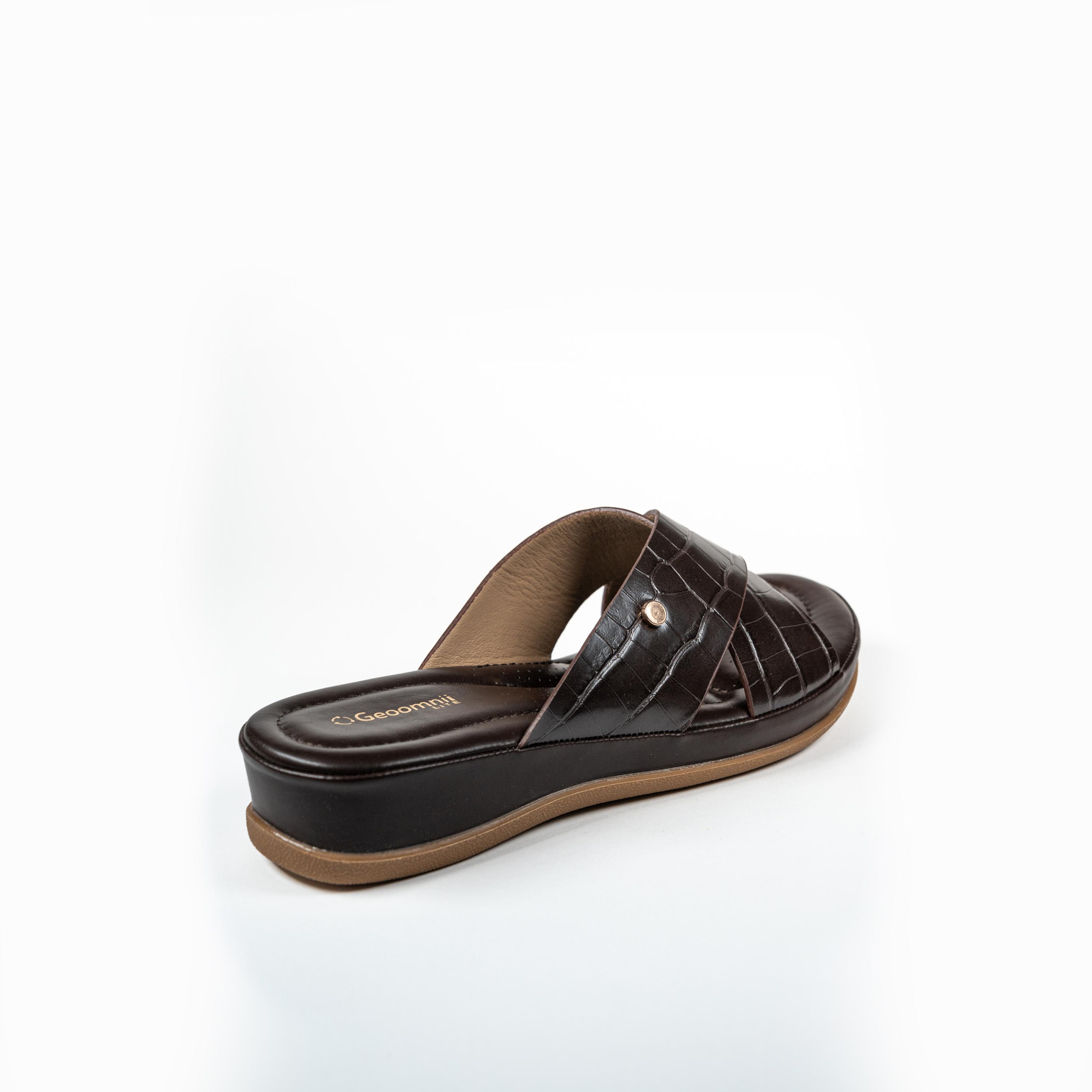 جيومني - صندل فين سهل الارتداء بكعب إسفيني للنساء | M253227-BROWN-women-shoes-sandals-heeled-image-5