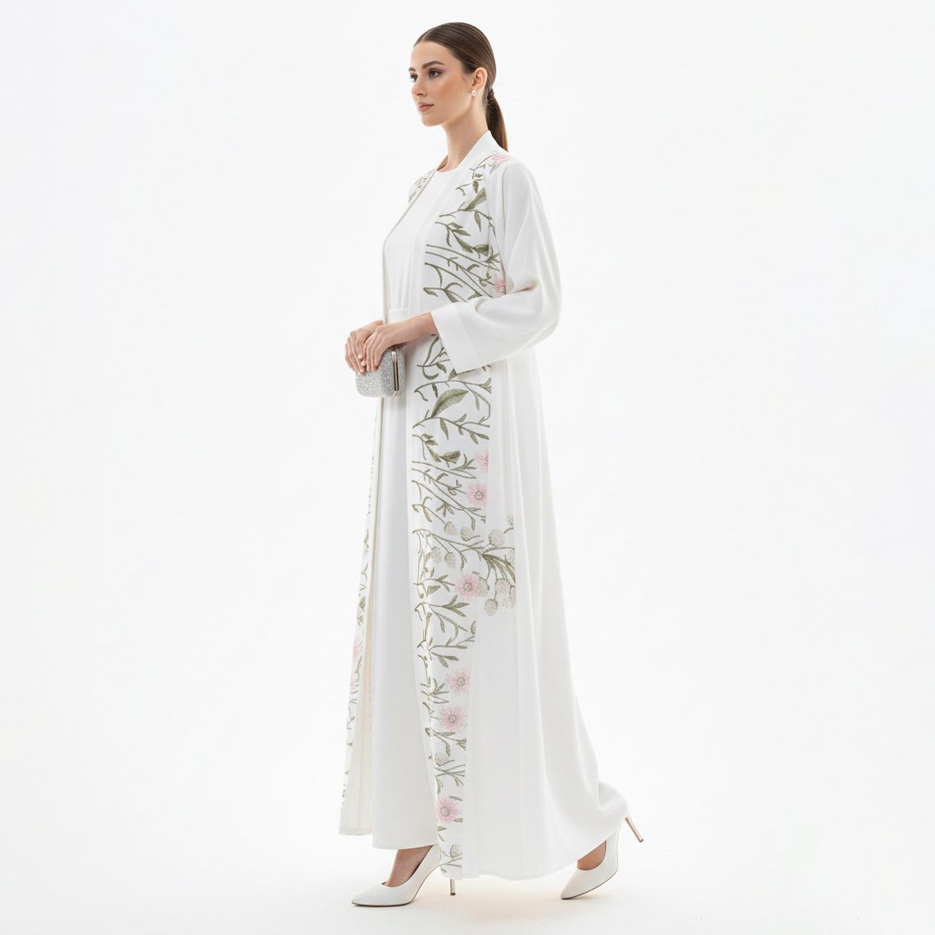 عباية "دبل كلوش" كريب بتطريز "فلورال" نسائية - أبيض من بيوند عباية-women-arabicclothing-abayas-image-3