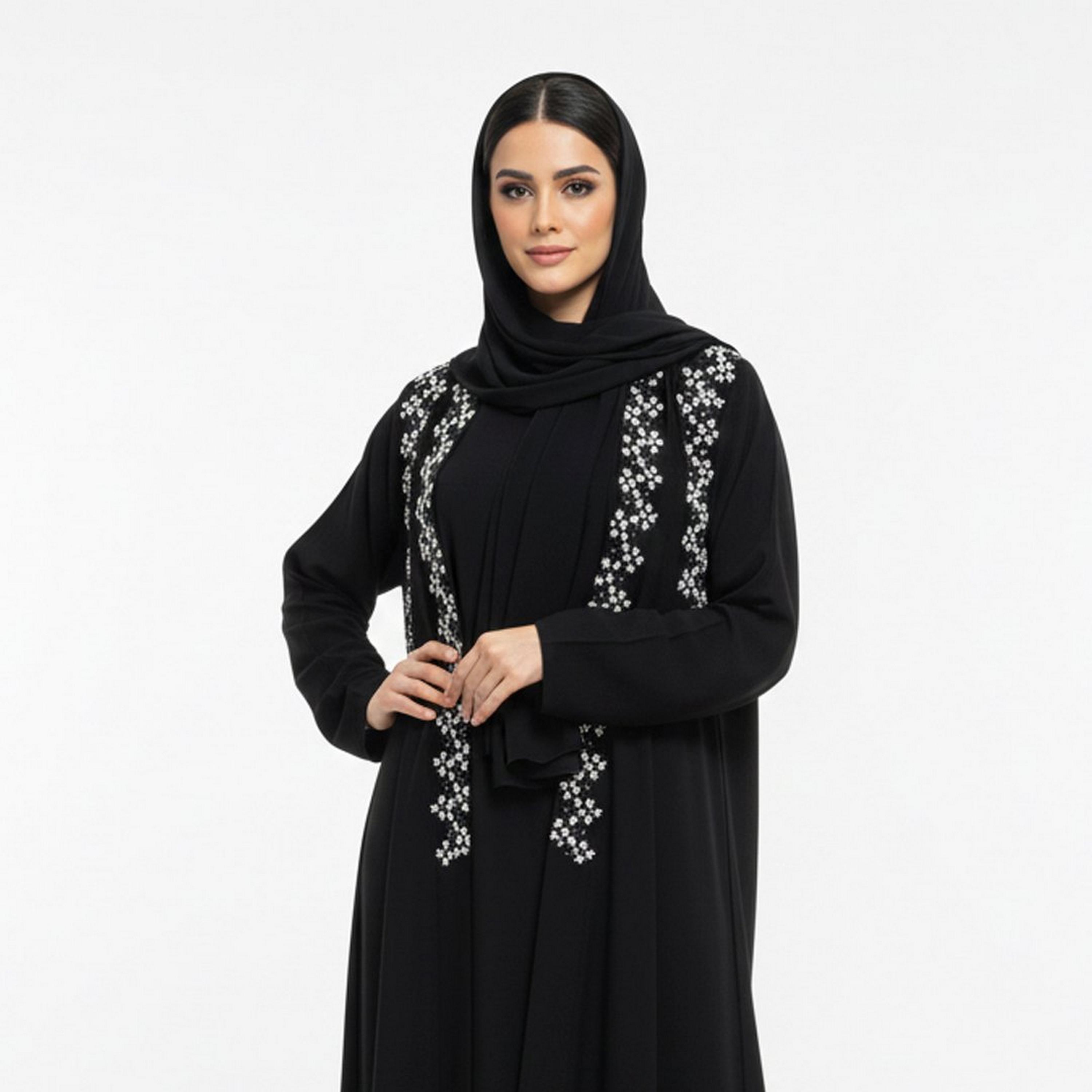 عباية بقصة "كلوش" كتان مطرزة مع حجاب نسائية - أسود من بيوند عباية-women-arabicclothing-abayas-image-2