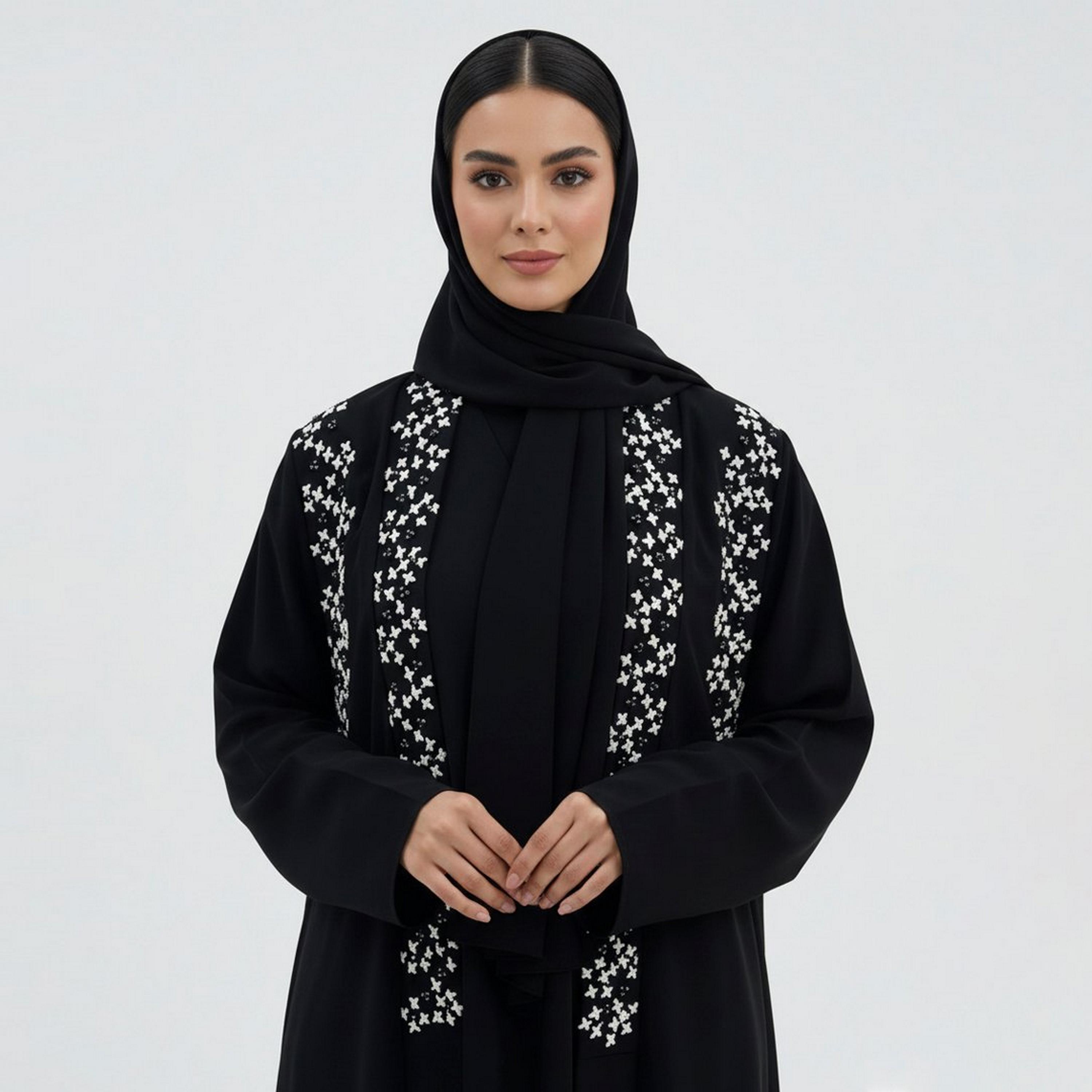 عباية بقصة "كلوش" كتان مطرزة مع حجاب نسائية - أسود من بيوند عباية-women-arabicclothing-abayas-image-3