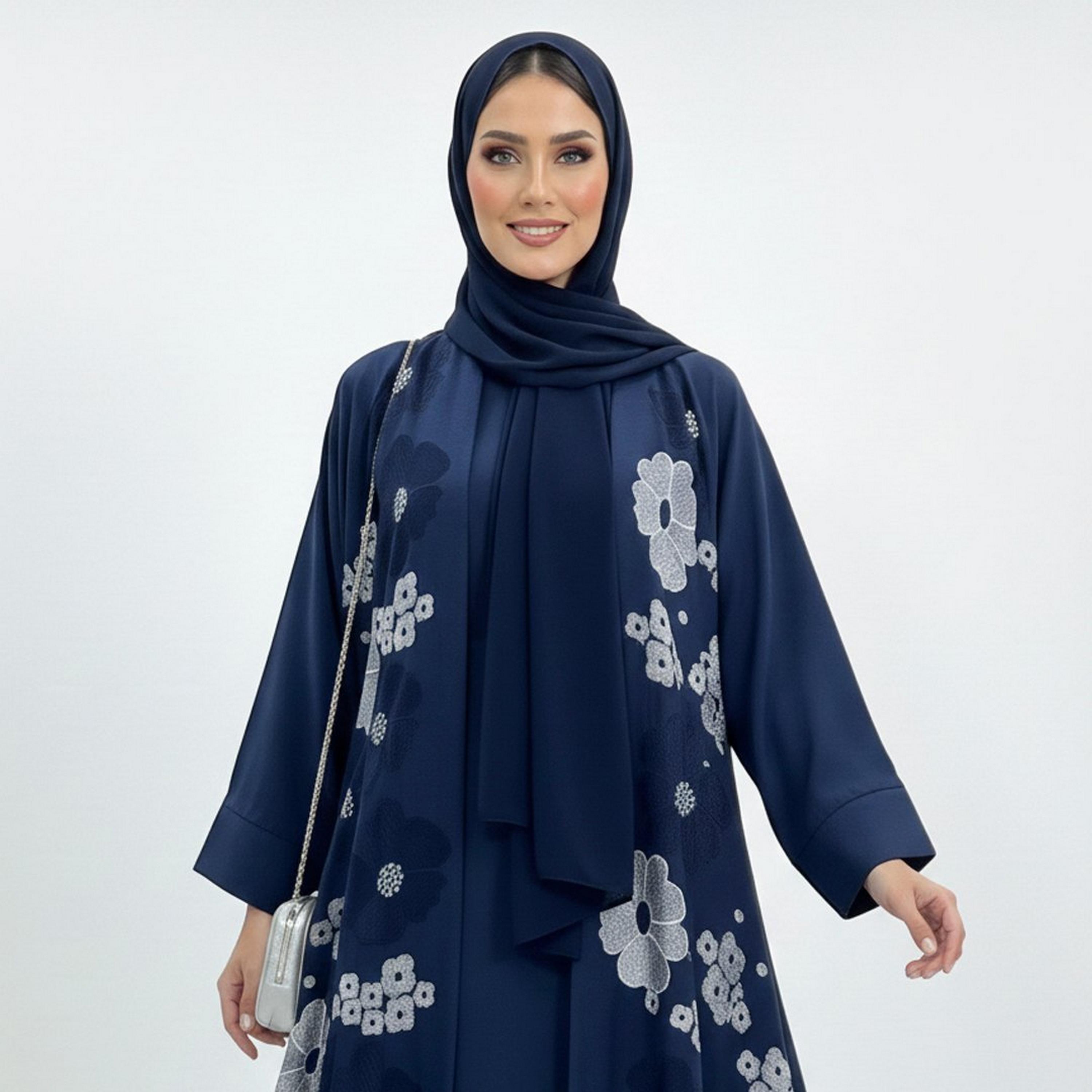 عباية سهرة بقصة "كلوش" كتان بتطريز "فلورال" مع حجاب نسائية - كحلي من بيوند عباية-women-arabicclothing-abayas-image-2
