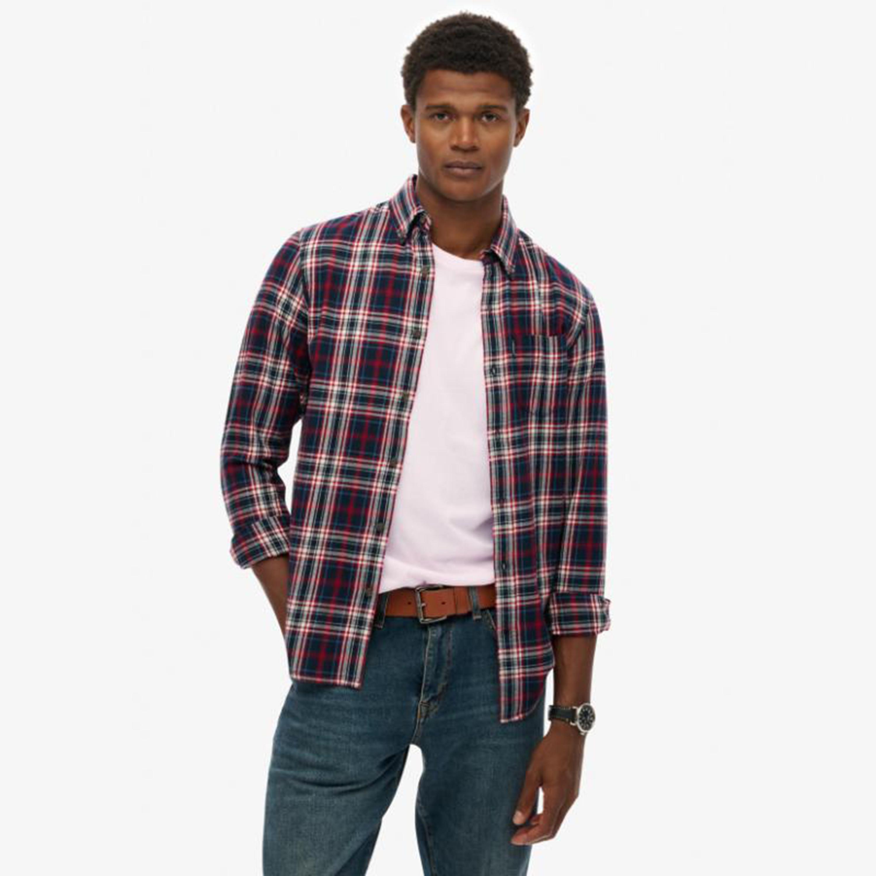 قميص رجالي بأكمام طويلة وياقة بنقشة مربعات كاروهات من سوبر دراي-men-clothing-shirts-image-1