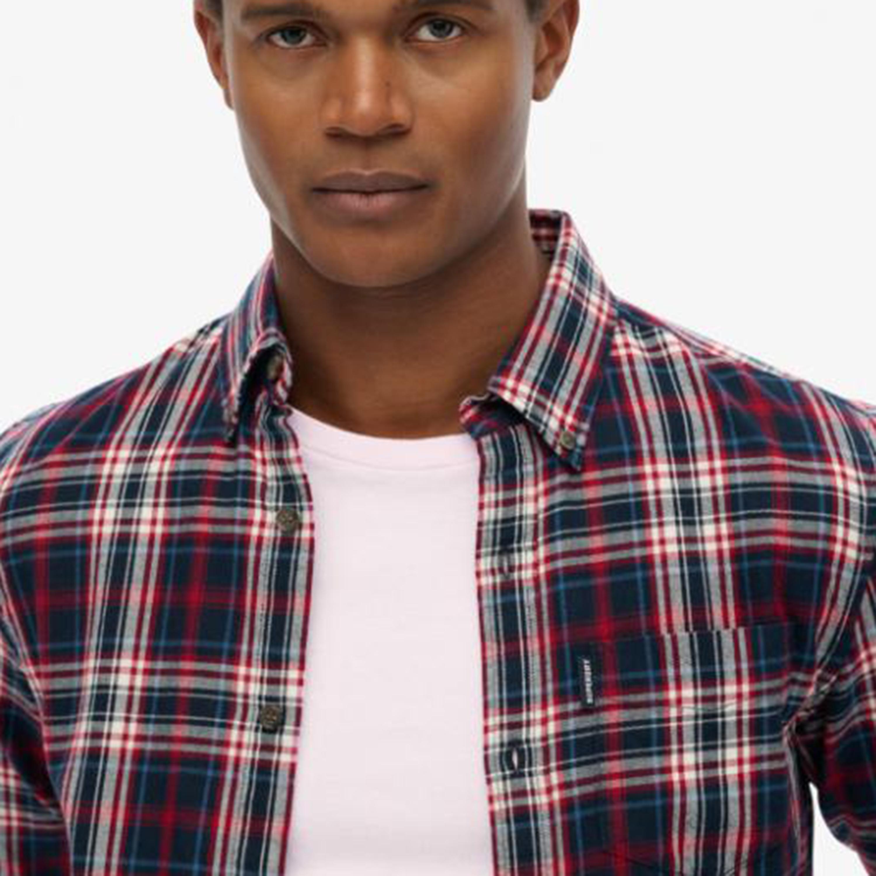 قميص رجالي بأكمام طويلة وياقة بنقشة مربعات كاروهات من سوبر دراي-men-clothing-shirts-image-3