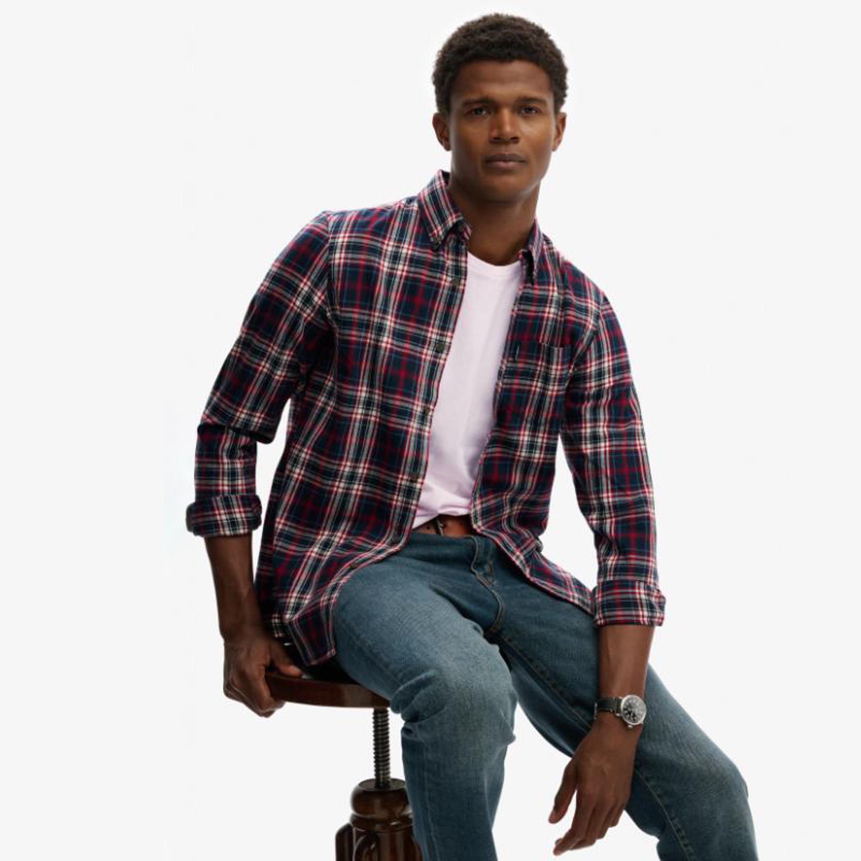 قميص رجالي بأكمام طويلة وياقة بنقشة مربعات كاروهات من سوبر دراي-men-clothing-shirts-image-4