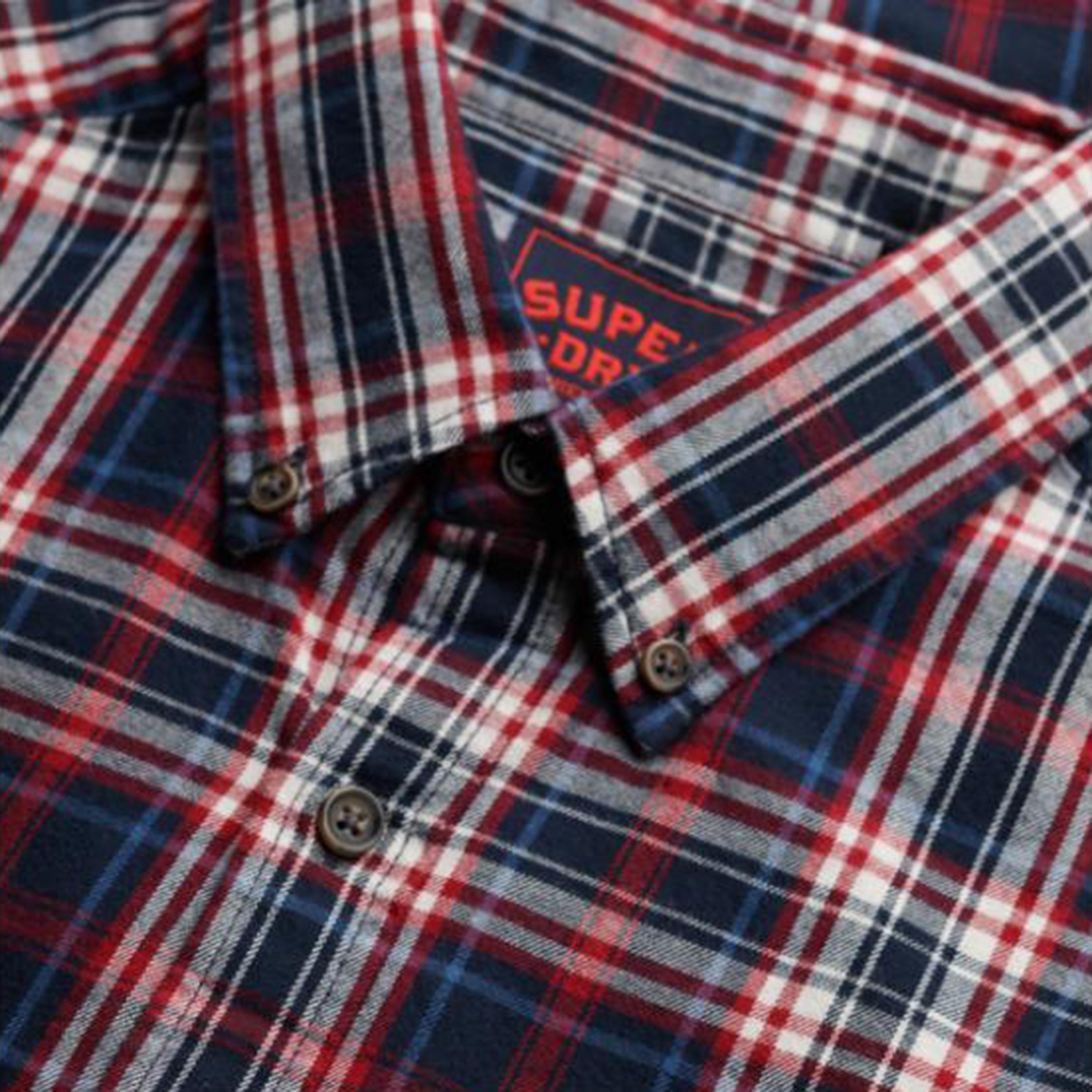 قميص رجالي بأكمام طويلة وياقة بنقشة مربعات كاروهات من سوبر دراي-men-clothing-shirts-image-5