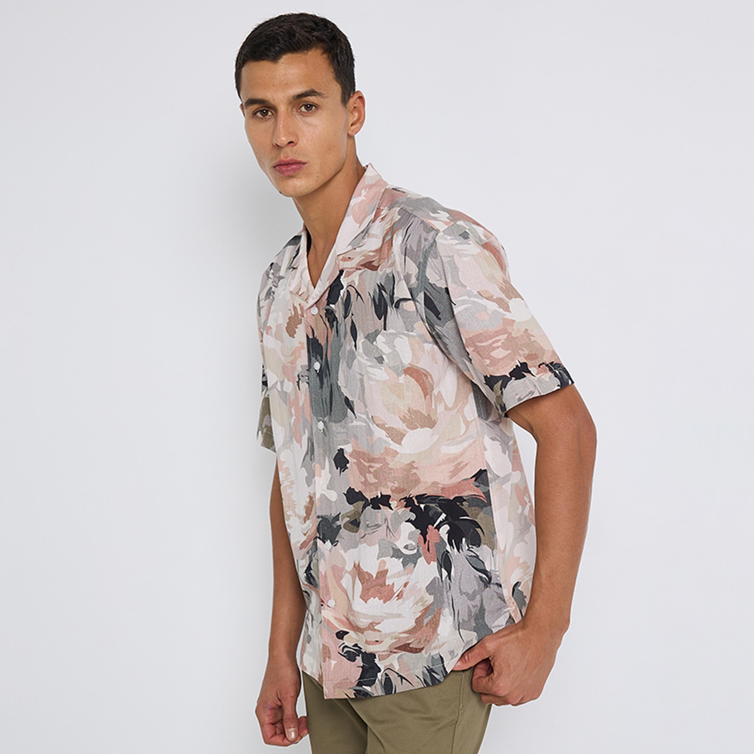قميص رجالي بقصة عادية بطبعة تجريدية بياقة ريزورت وأكمام قصيرة من بن شيرمان-men-clothing-shirts-image-3