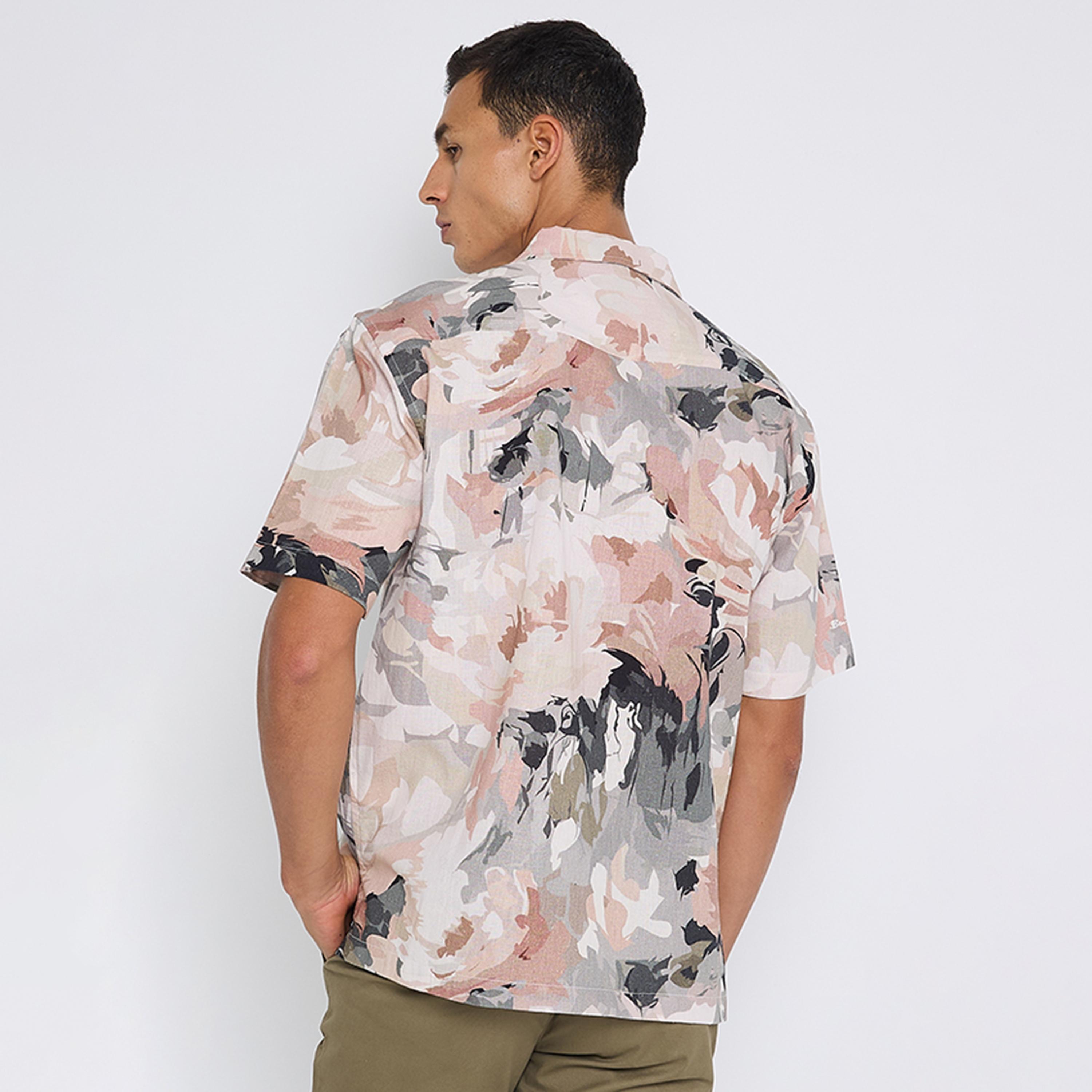 قميص رجالي بقصة عادية بطبعة تجريدية بياقة ريزورت وأكمام قصيرة من بن شيرمان-men-clothing-shirts-image-4