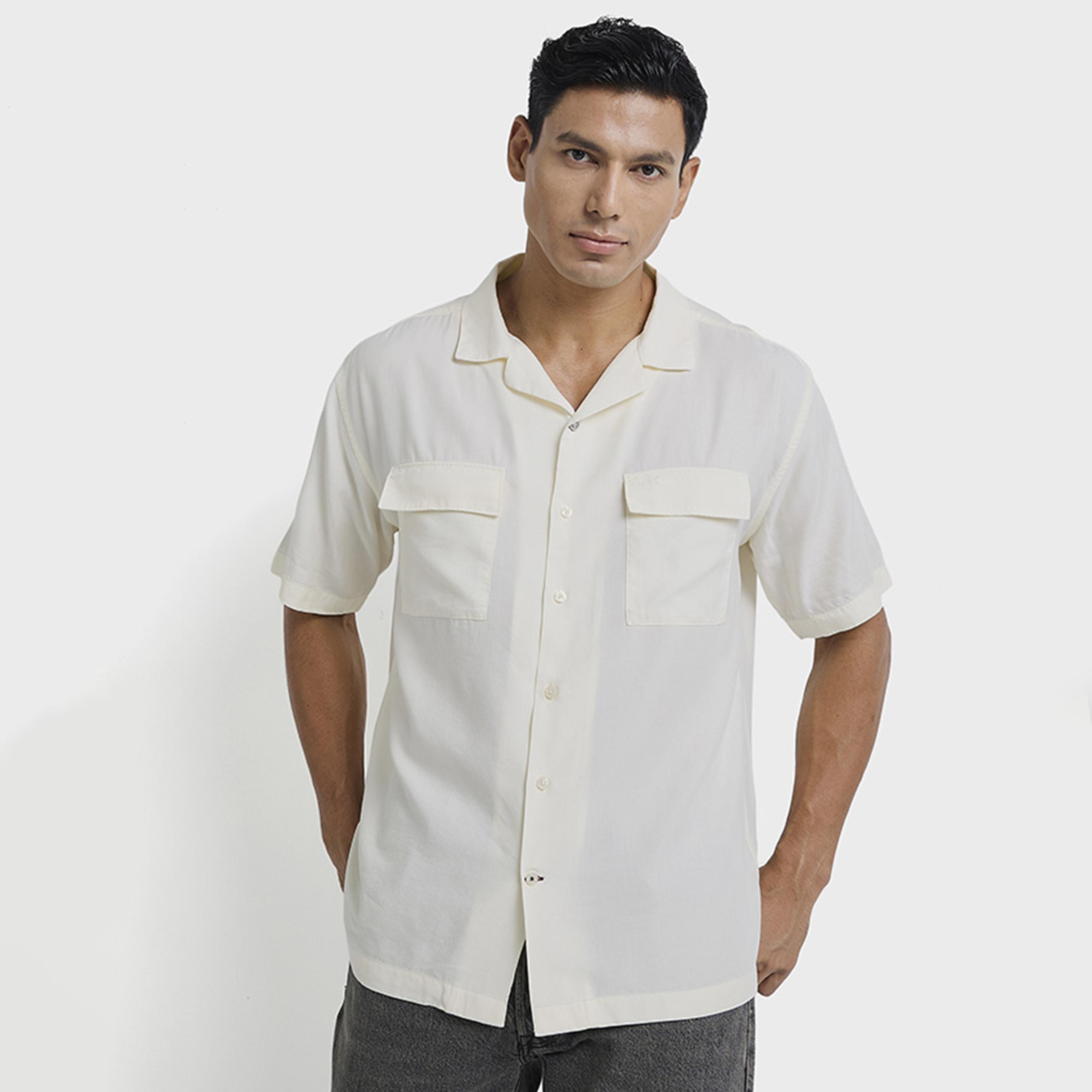 قميص رجالي بقصة عادية سادة بياقة ريزورت وأكمام قصيرة من بن شيرمان-men-clothing-shirts-image-5