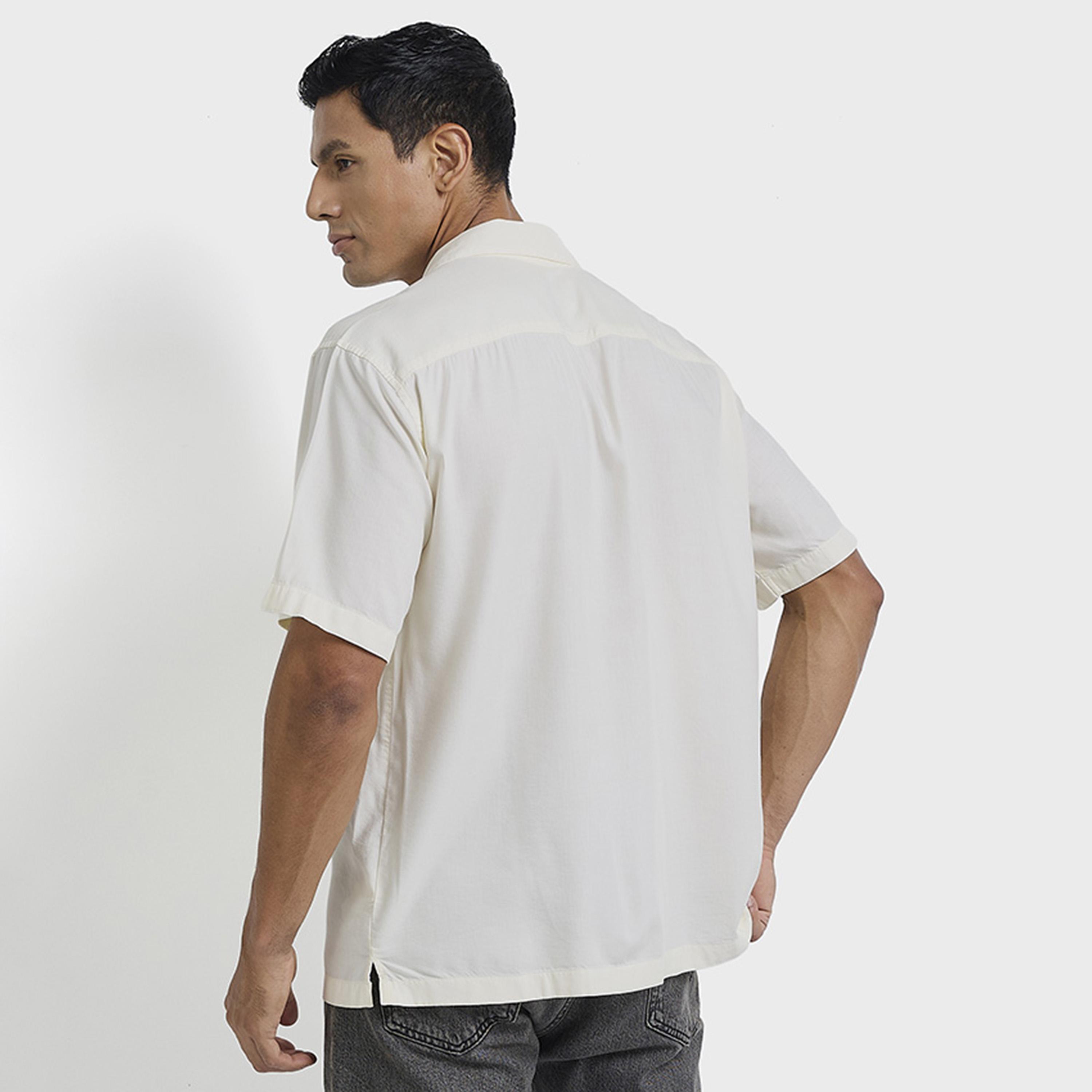 قميص رجالي بقصة عادية سادة بياقة ريزورت وأكمام قصيرة من بن شيرمان-men-clothing-shirts-image-8