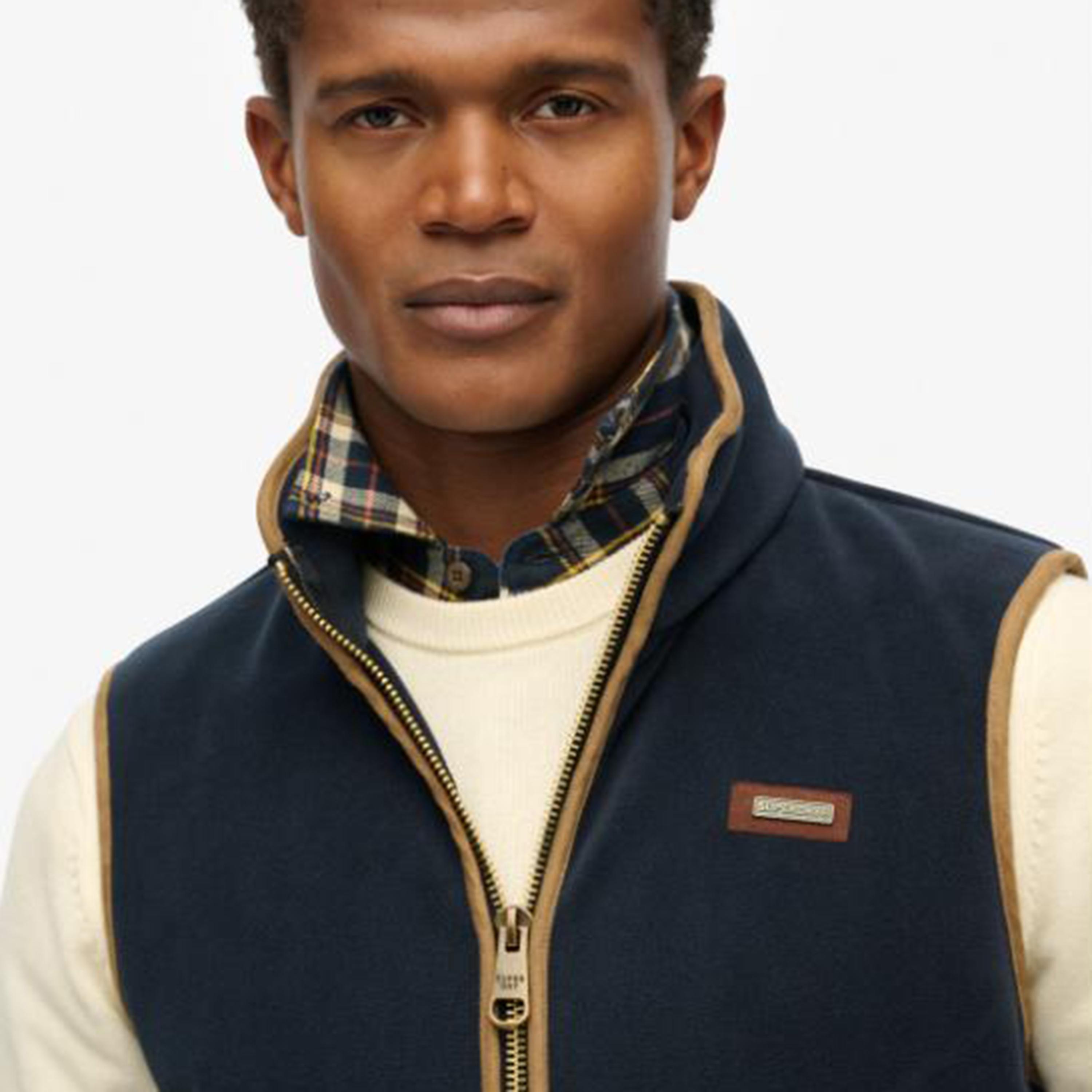 جيليه رجالي سادة بدون أكمام وبياقة عالية من سوبر دراي-men-clothing-jacketsandblazers-jackets-image-3