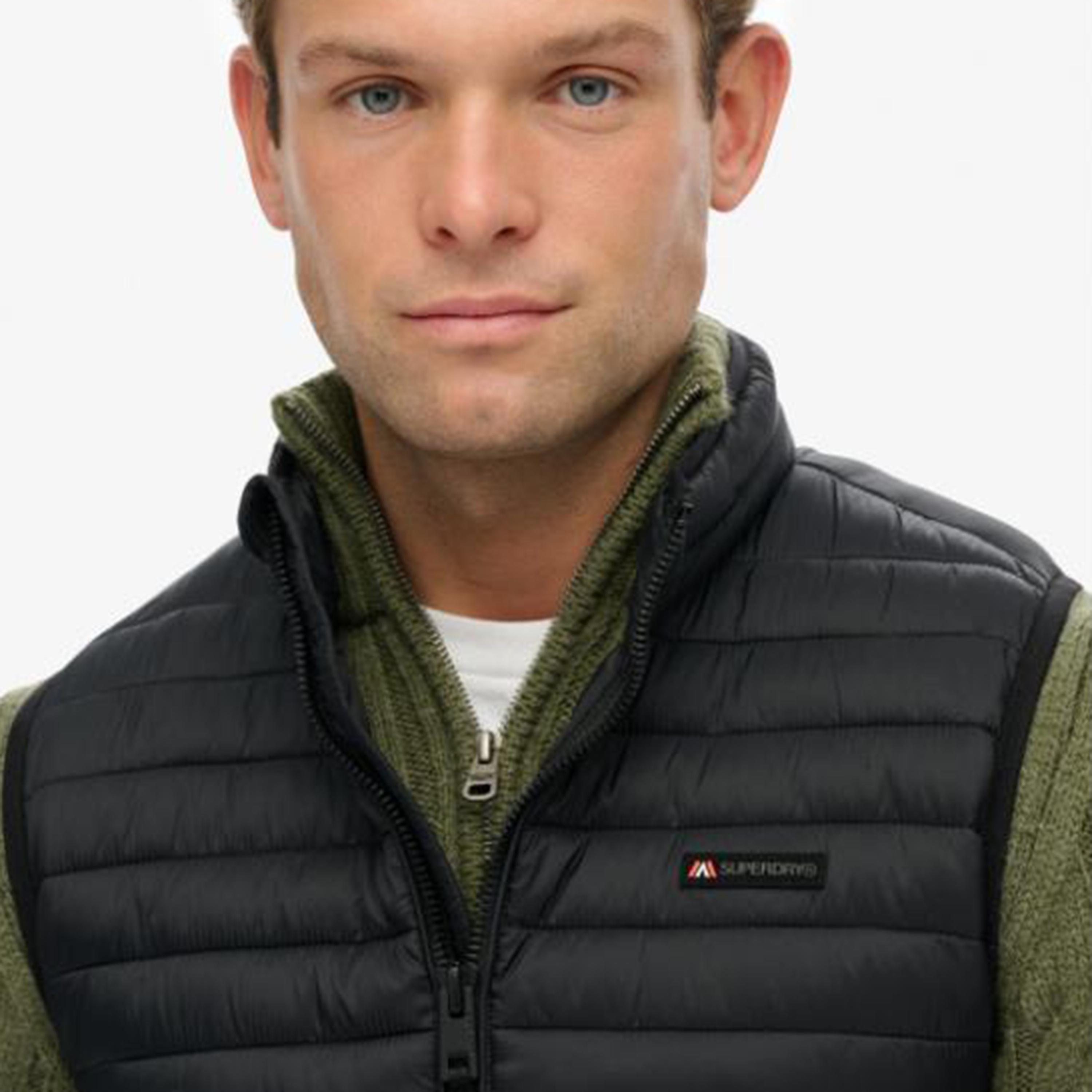 جيليه رجالي مبطن بياقة عالية وبدون أكمام من سوبر دراي-men-clothing-jacketsandblazers-jackets-image-3