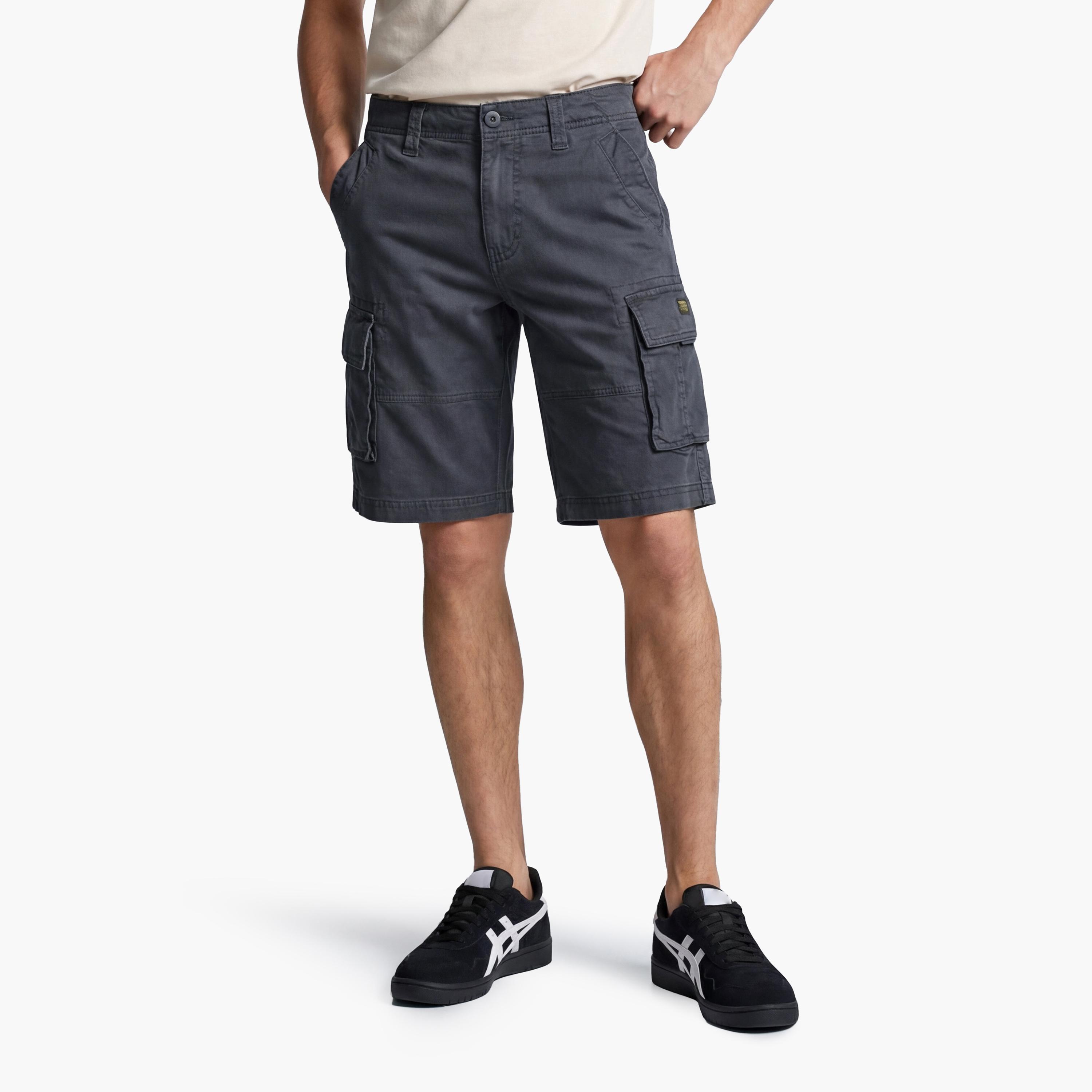 شورت كارغو رجالي سادة بفتحة سحاب وزر وقصة متوسطة الارتفاع من سوبردراي-men-clothing-bottoms-shorts-image-1