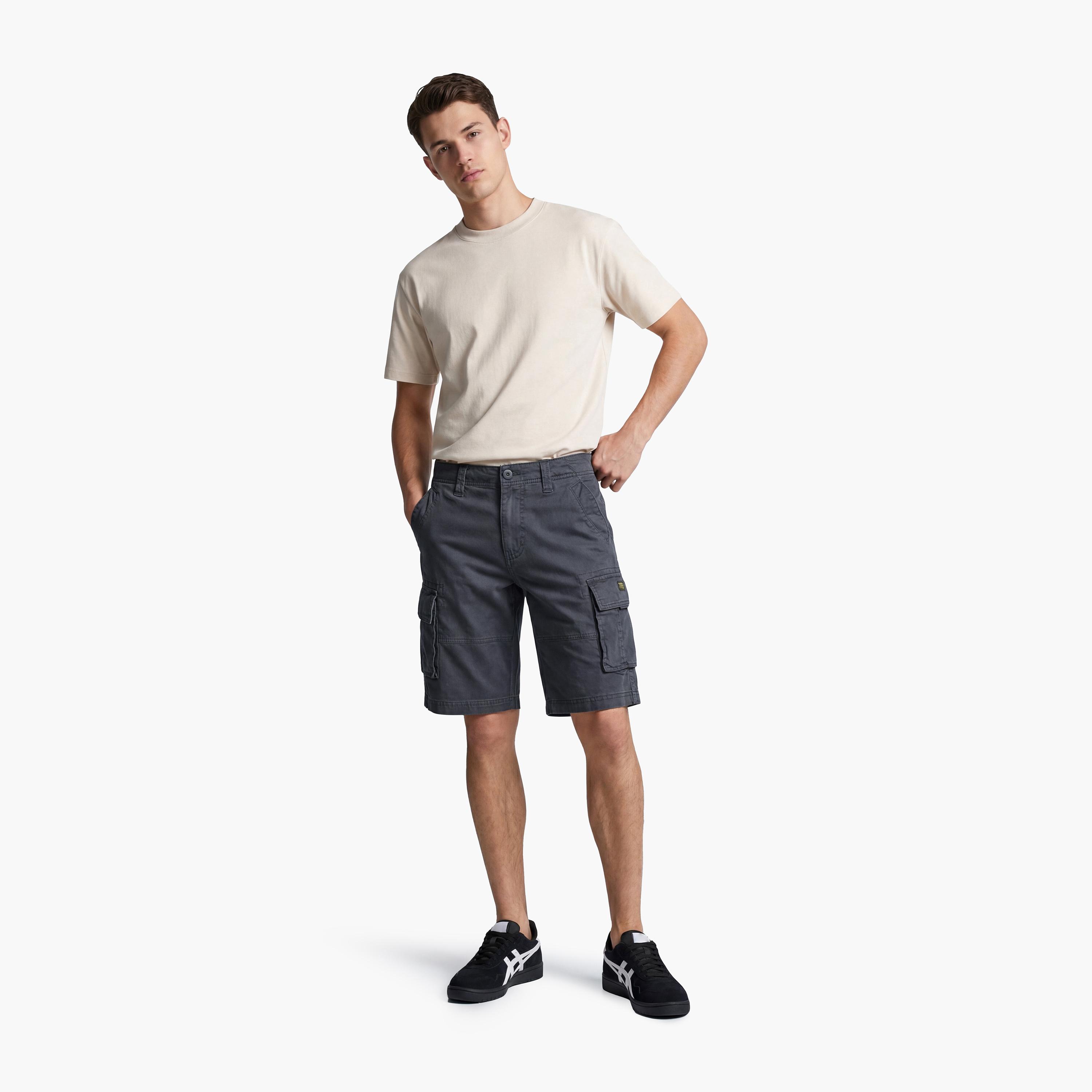 شورت كارغو رجالي سادة بفتحة سحاب وزر وقصة متوسطة الارتفاع من سوبردراي-men-clothing-bottoms-shorts-image-2