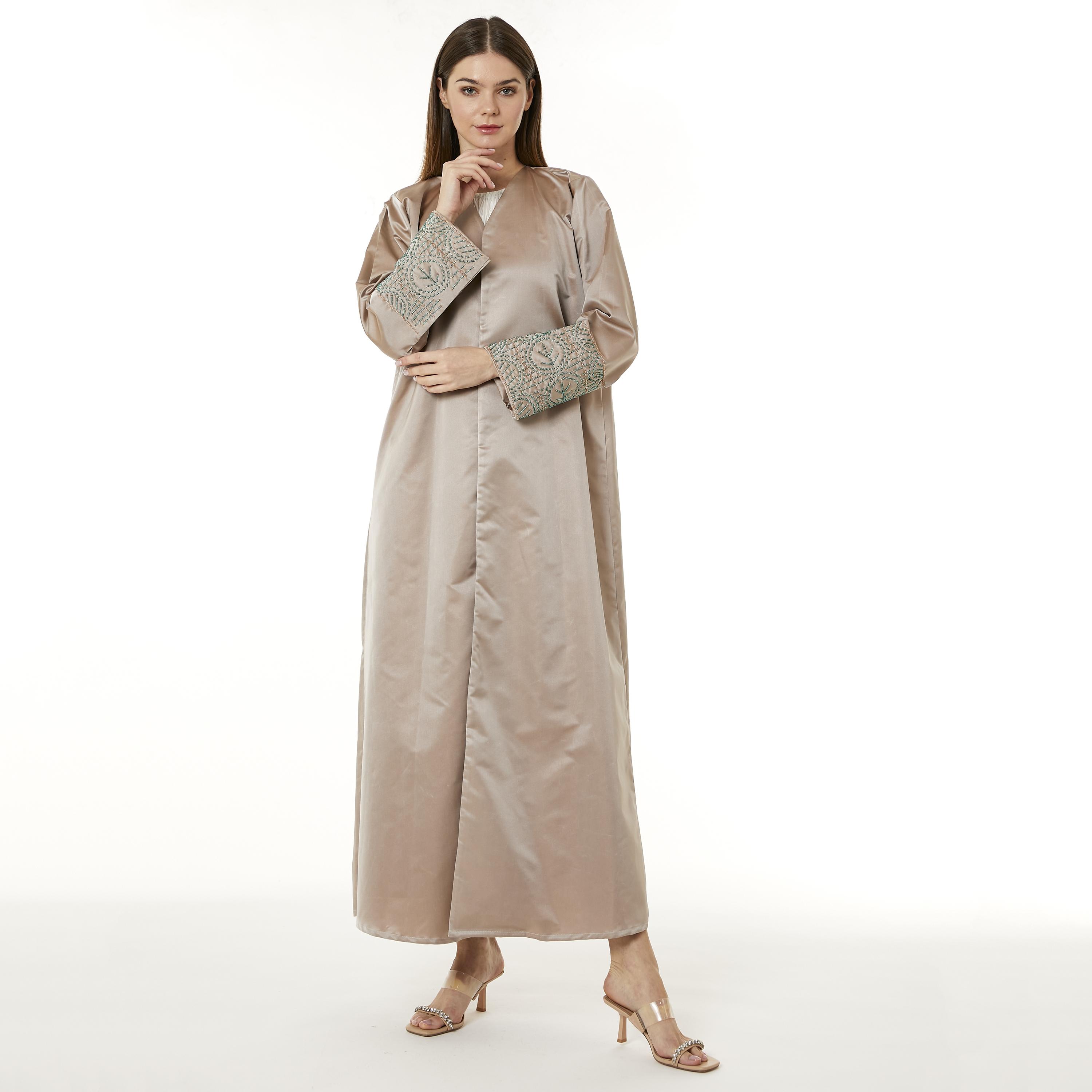  عباية نسائية من ساتان فيكتوريا باللون البني مع الحجاب من مويستريت-women-arabicclothing-abayas-image-1