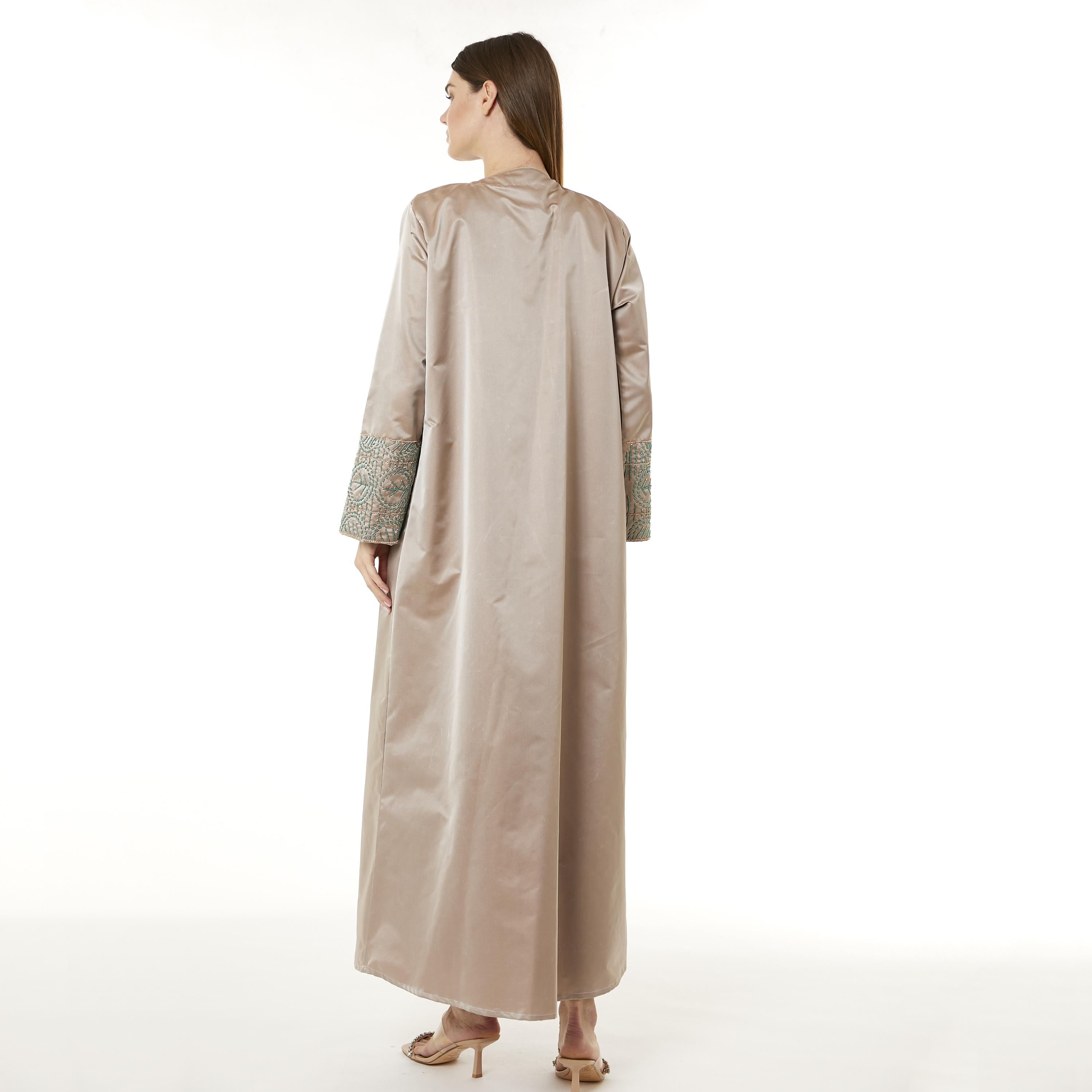  عباية نسائية من ساتان فيكتوريا باللون البني مع الحجاب من مويستريت-women-arabicclothing-abayas-image-4