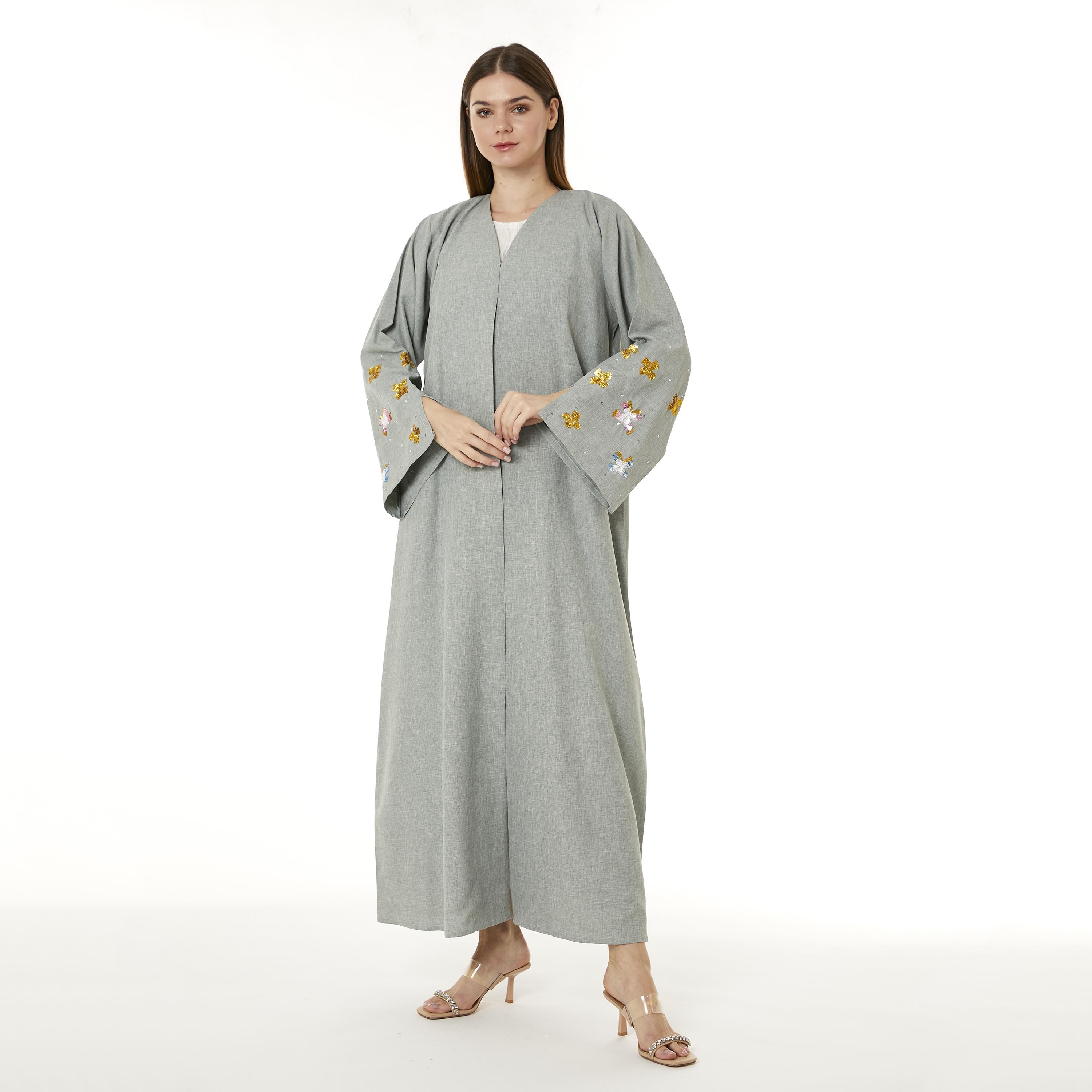  عباية نسائية مزينة بالترتر باللون الرمادي مع حجاب من مويستريت-women-arabicclothing-abayas-image-1