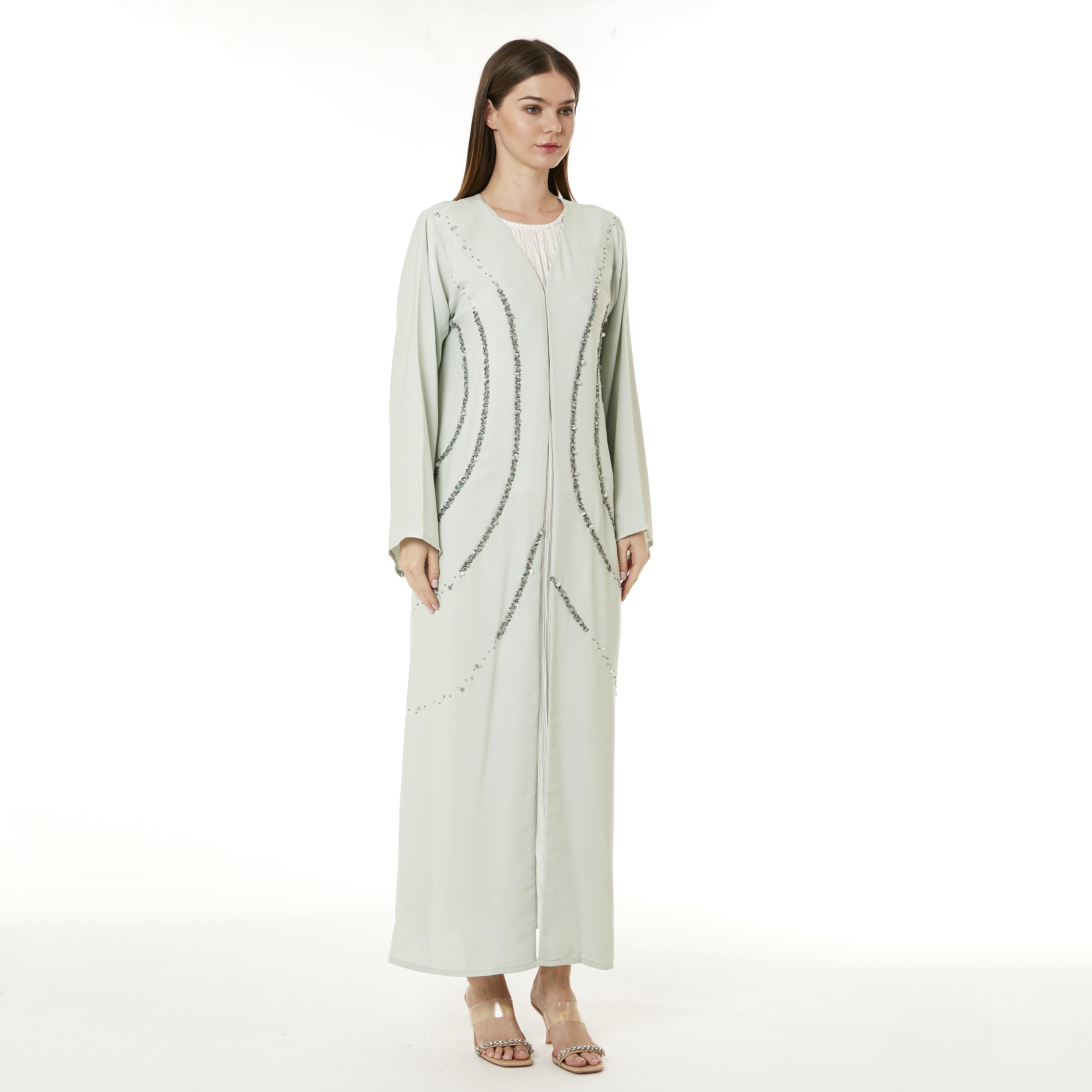  عباية نسائية مفتوحة من الأمام من الكريب باللون الأخضر الفاتح مع حجاب من مويستريت-women-arabicclothing-abayas-image-3