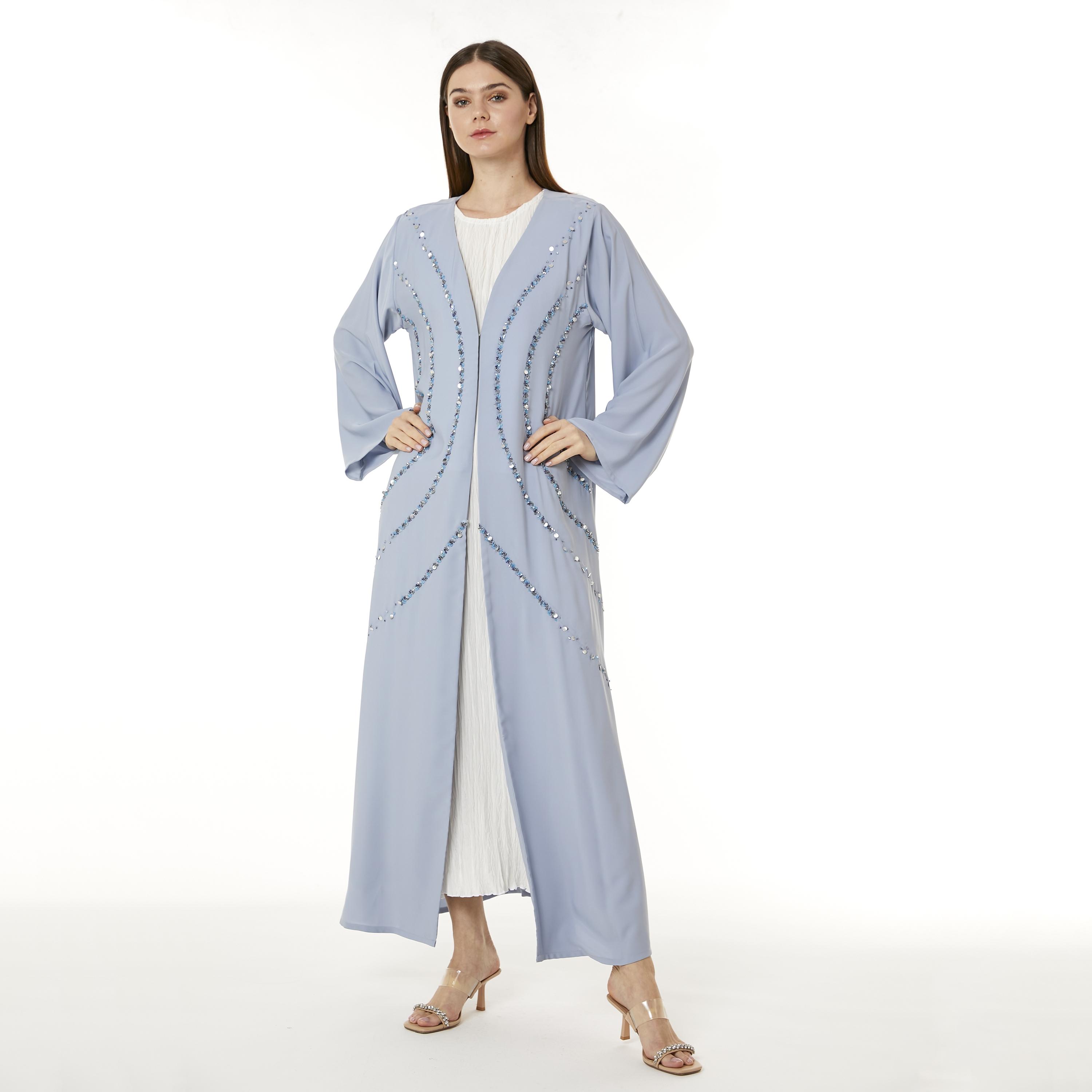  عباية نسائية مفتوحة من الأمام من الكريب باللون الأزرق الفاتح مع حجاب من مويستريت-women-arabicclothing-abayas-image-1