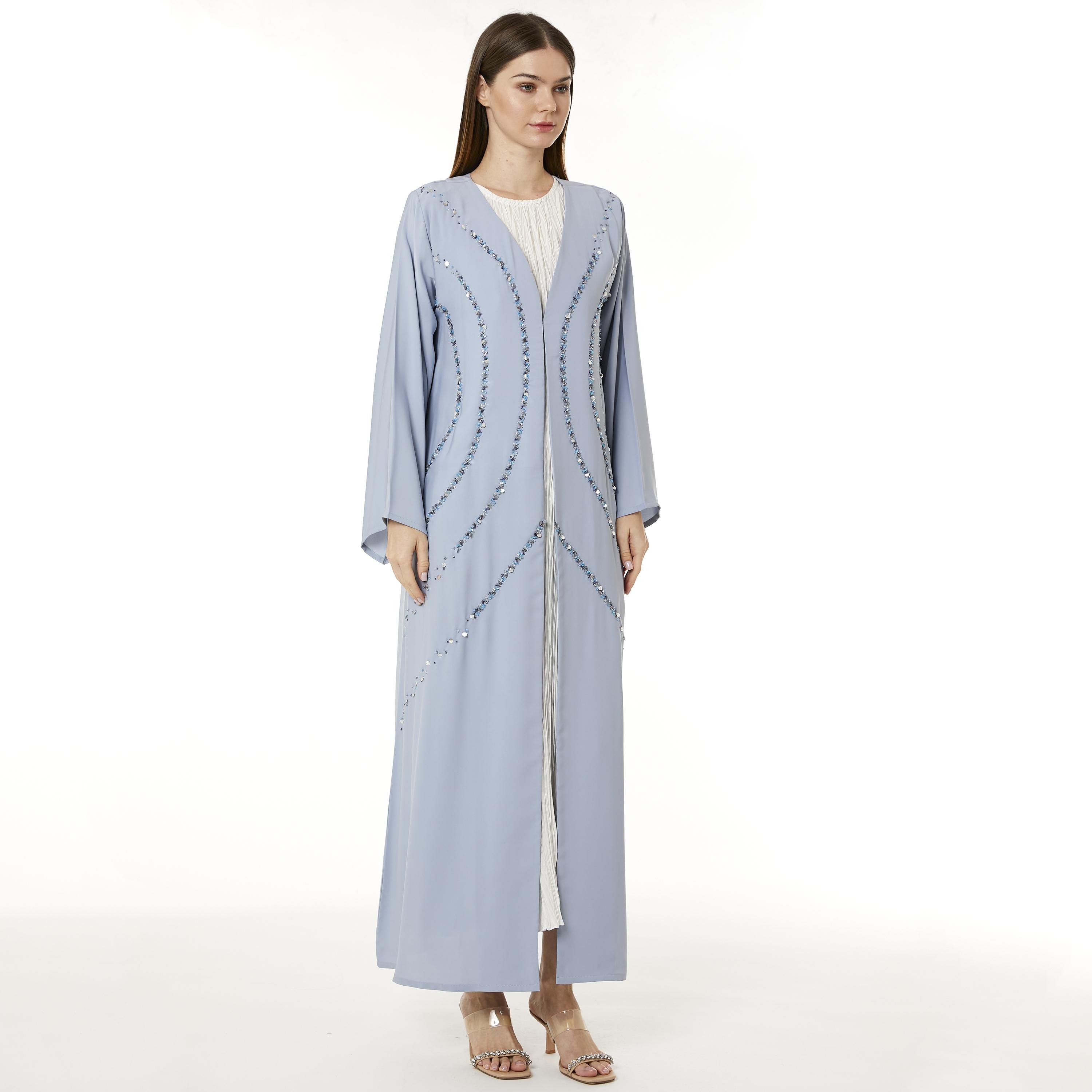  عباية نسائية مفتوحة من الأمام من الكريب باللون الأزرق الفاتح مع حجاب من مويستريت-women-arabicclothing-abayas-image-2
