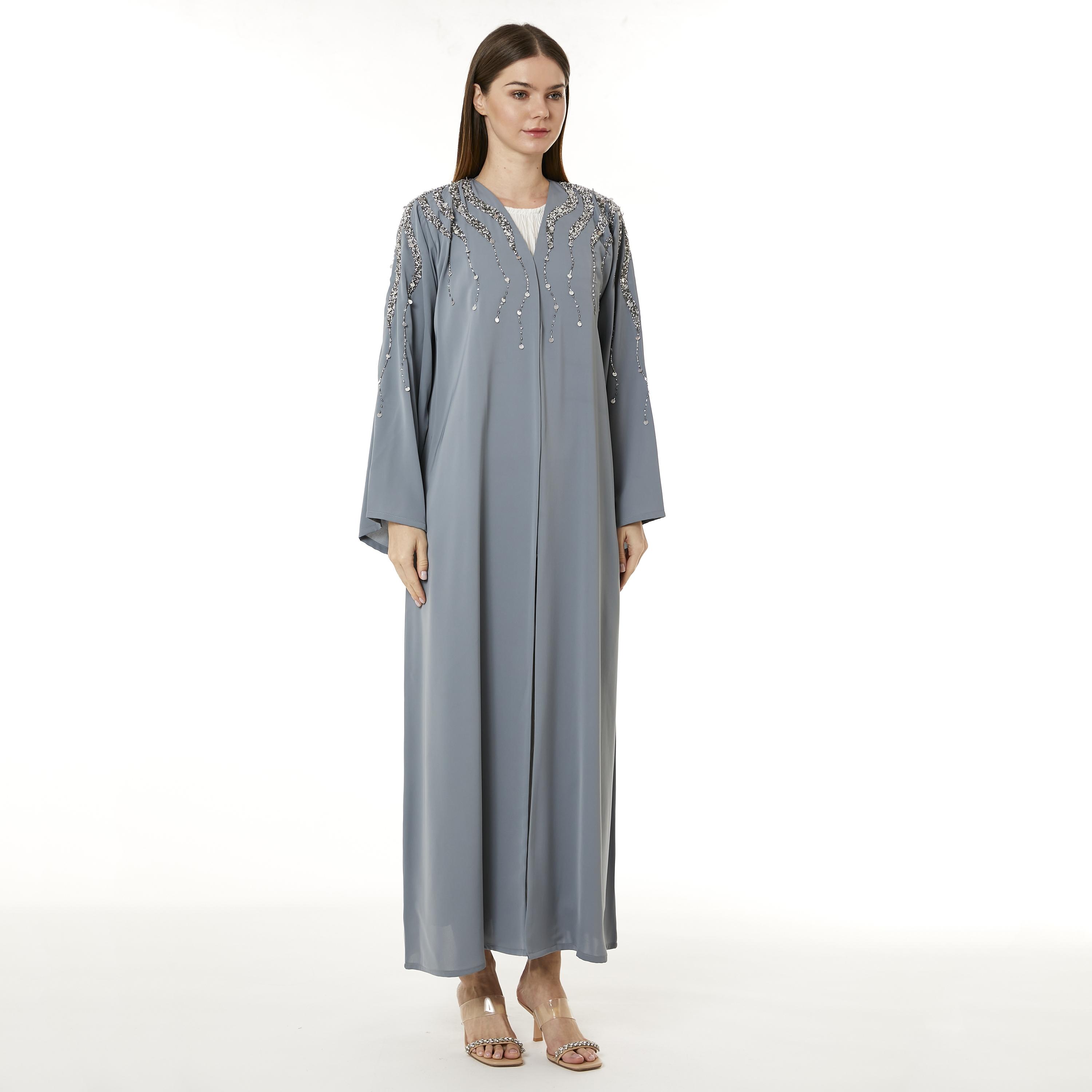  عباية نسائية نيدا مطرزة بالخرز باللون الرمادي مع الحجاب من مويستريت-women-arabicclothing-abayas-image-3